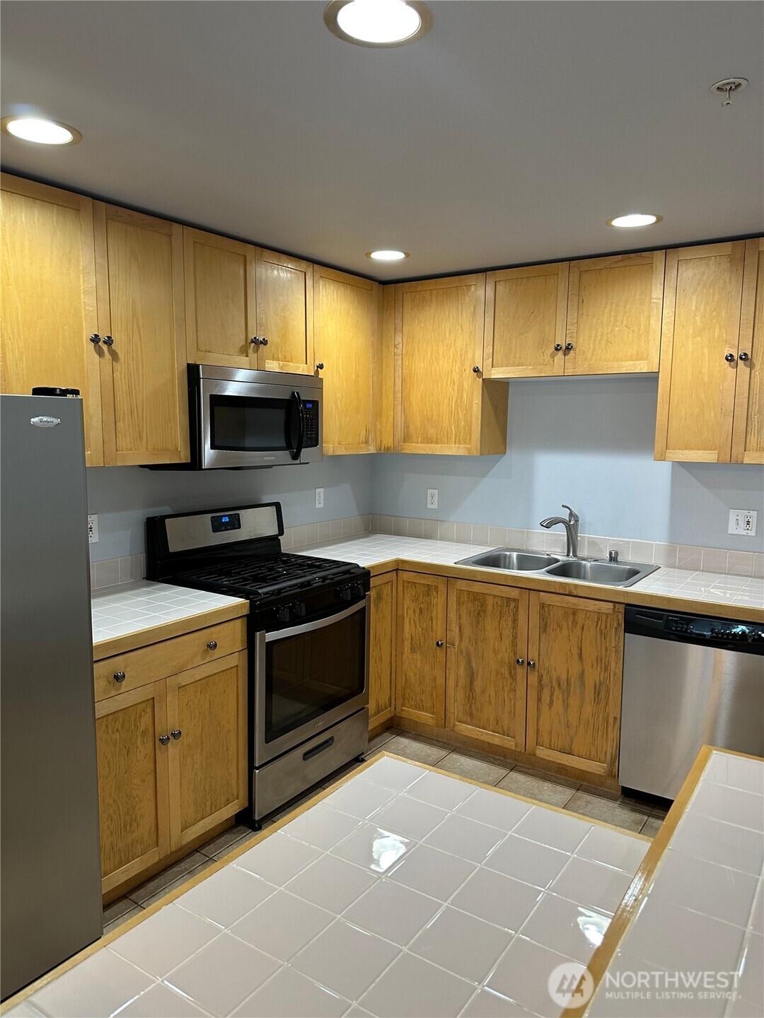 4722 12th Avenue NE #401, Seattle, WA 98105, photo 4 of 20