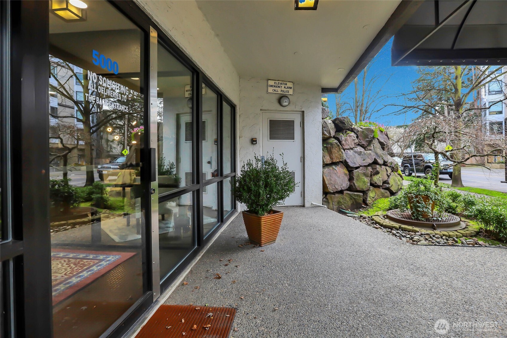5000 California Avenue SW #406, Seattle, WA 98136, photo 2 of 23