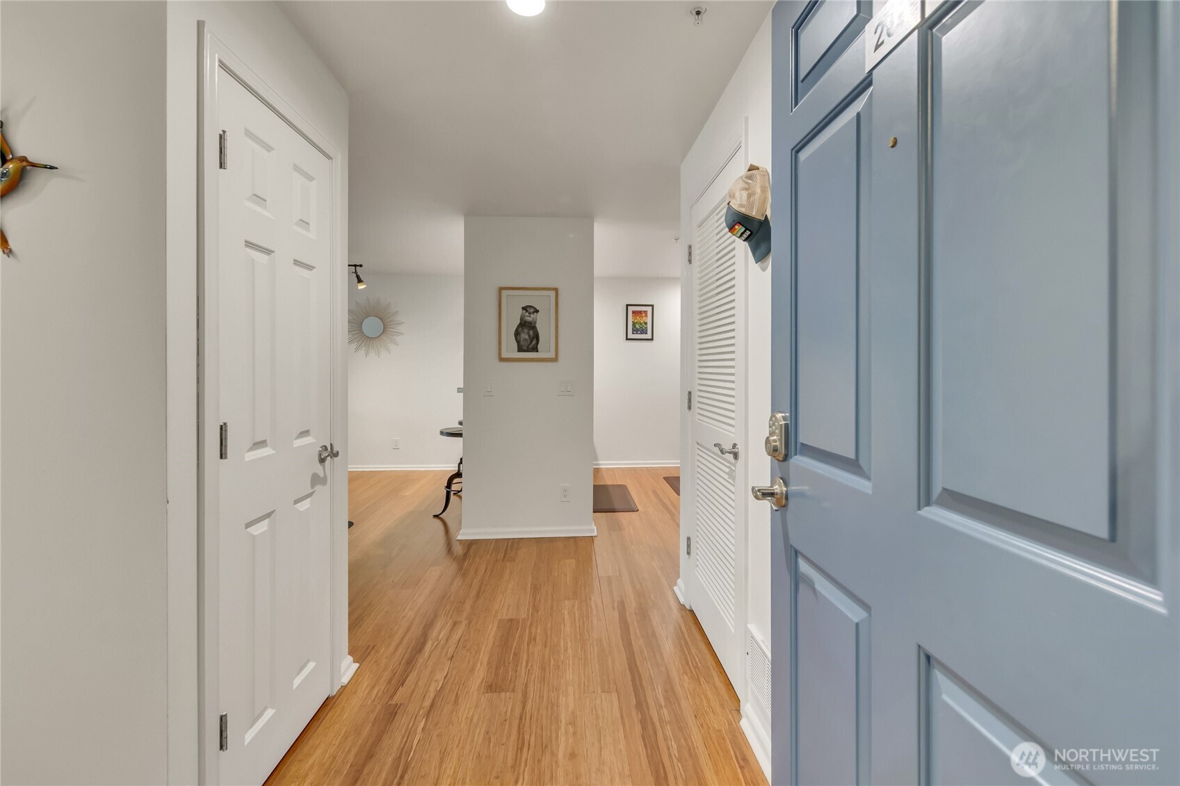 559 McGraw Street #201, Seattle, WA 98109, photo 3 of 34