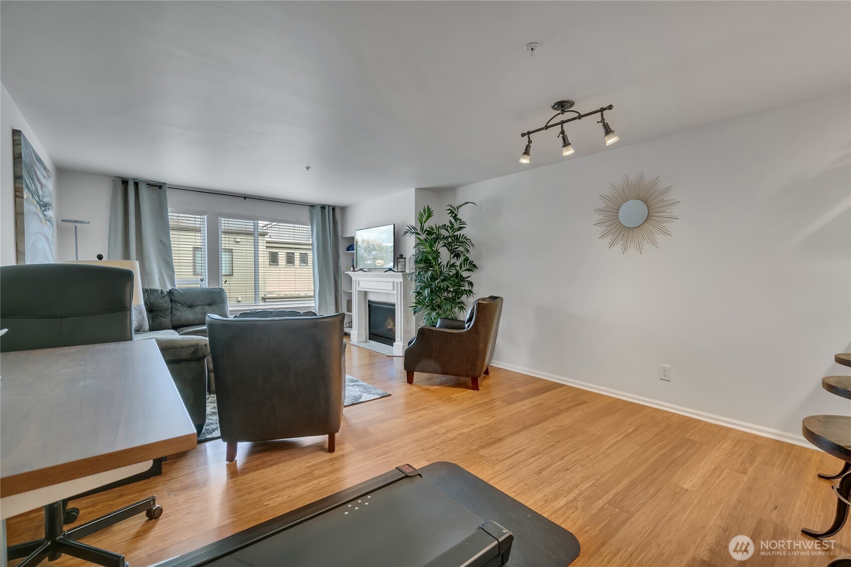 559 McGraw Street #201, Seattle, WA 98109, photo 4 of 34