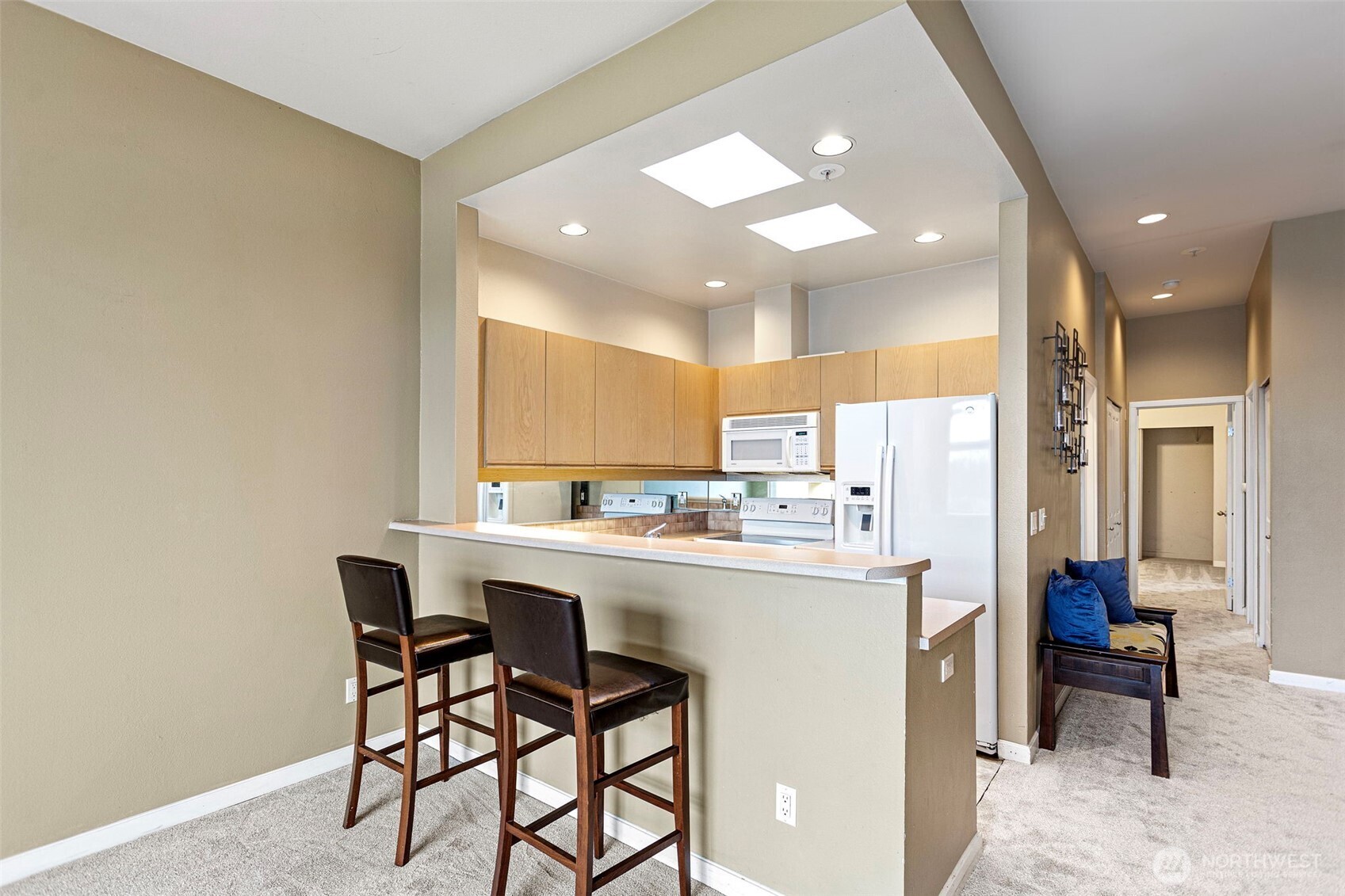 1504 Aurora Ave N #504, Seattle, WA 98109, photo 4 of 19