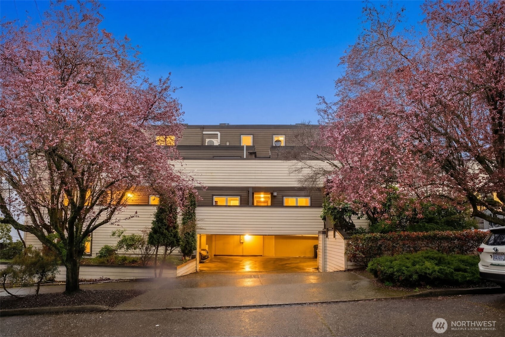 2219 14th Avenue W #202