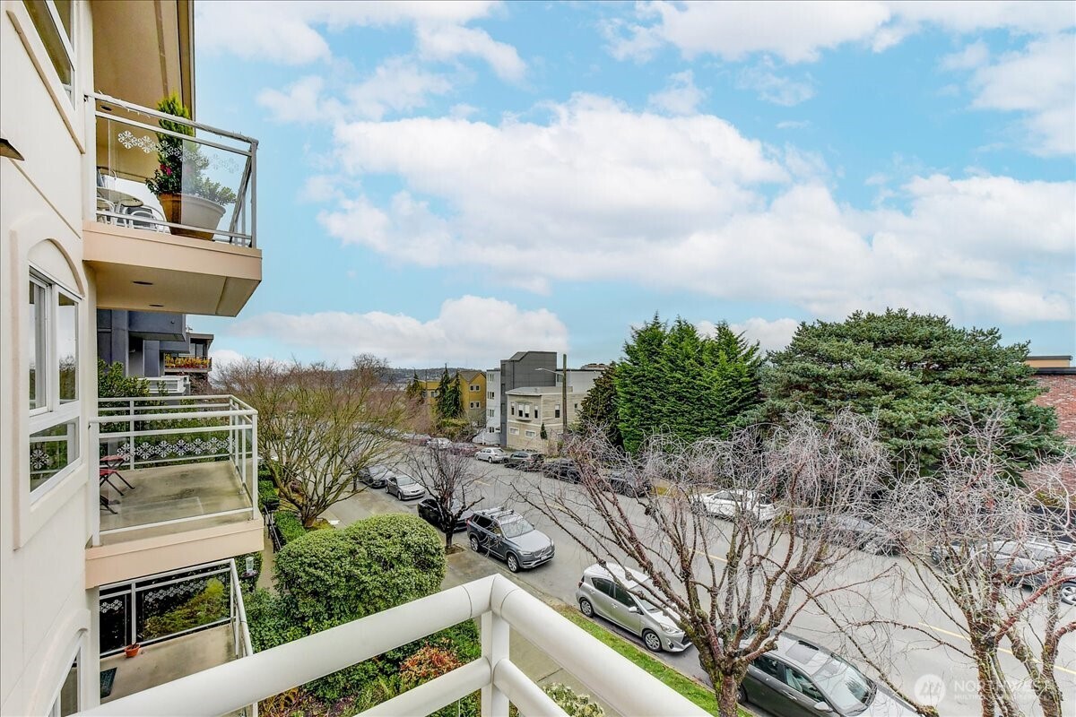 1527 California Avenue SW #301, Seattle, WA 98116, photo 4 of 18