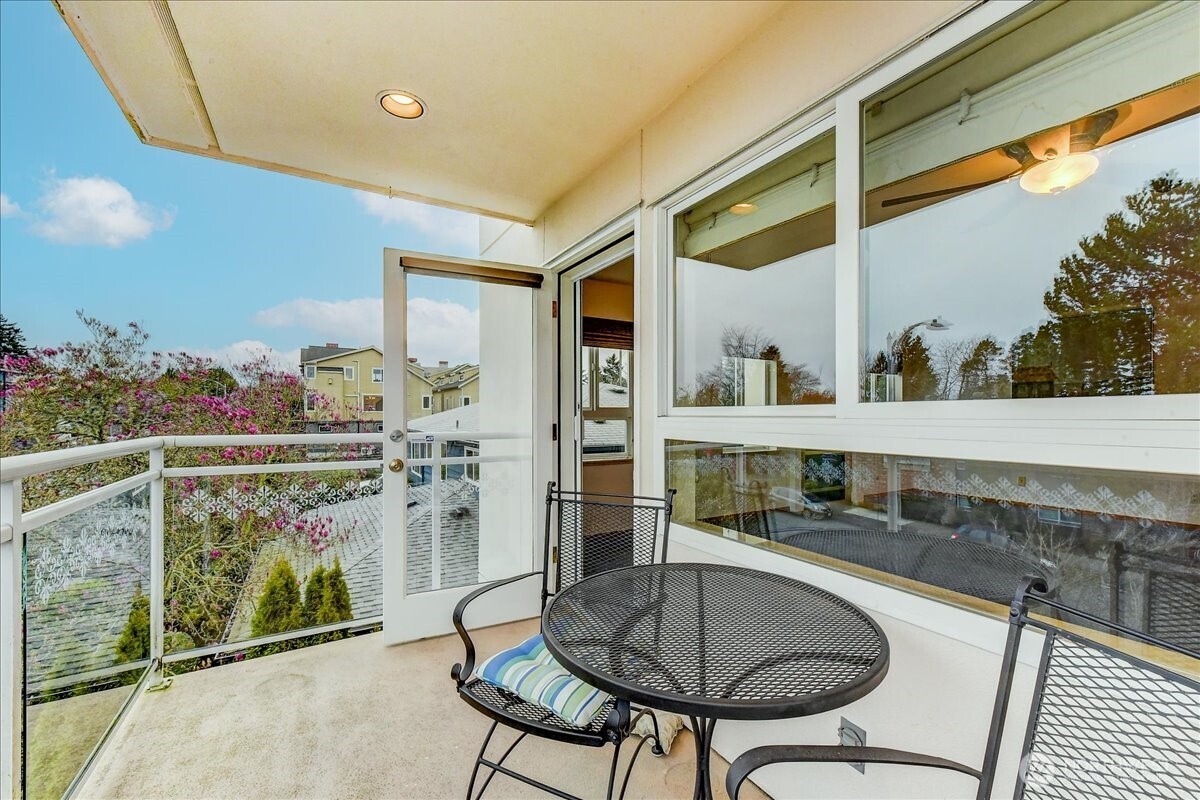 1527 California Avenue SW #301, Seattle, WA 98116, photo 5 of 18