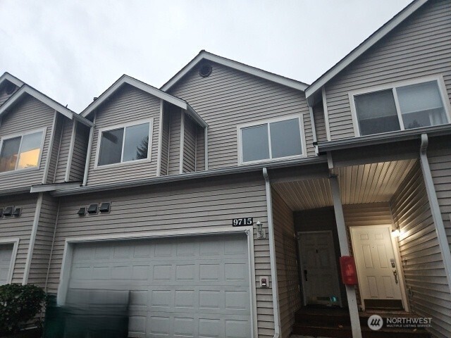 9715 26th Avenue SW #202, Seattle, WA 98106-2600, photo 2 of 16