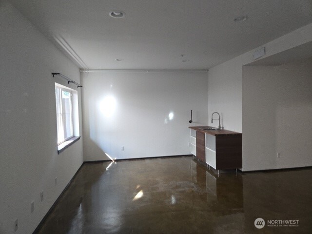 9715 26th Avenue SW #202, Seattle, WA 98106-2600, photo 5 of 16
