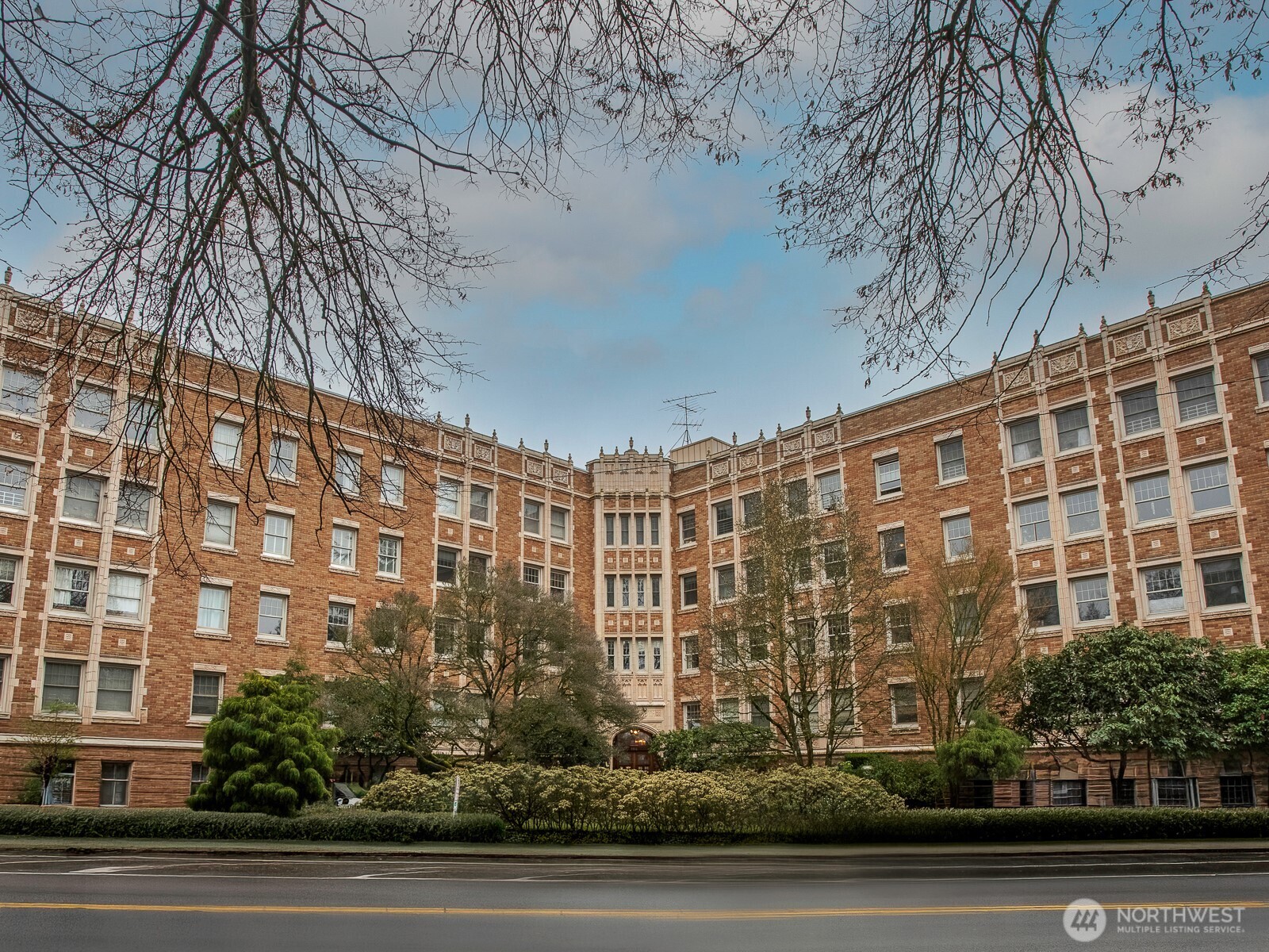 5810 NE Cowen Place #305, Seattle, WA 98105, photo 2 of 15