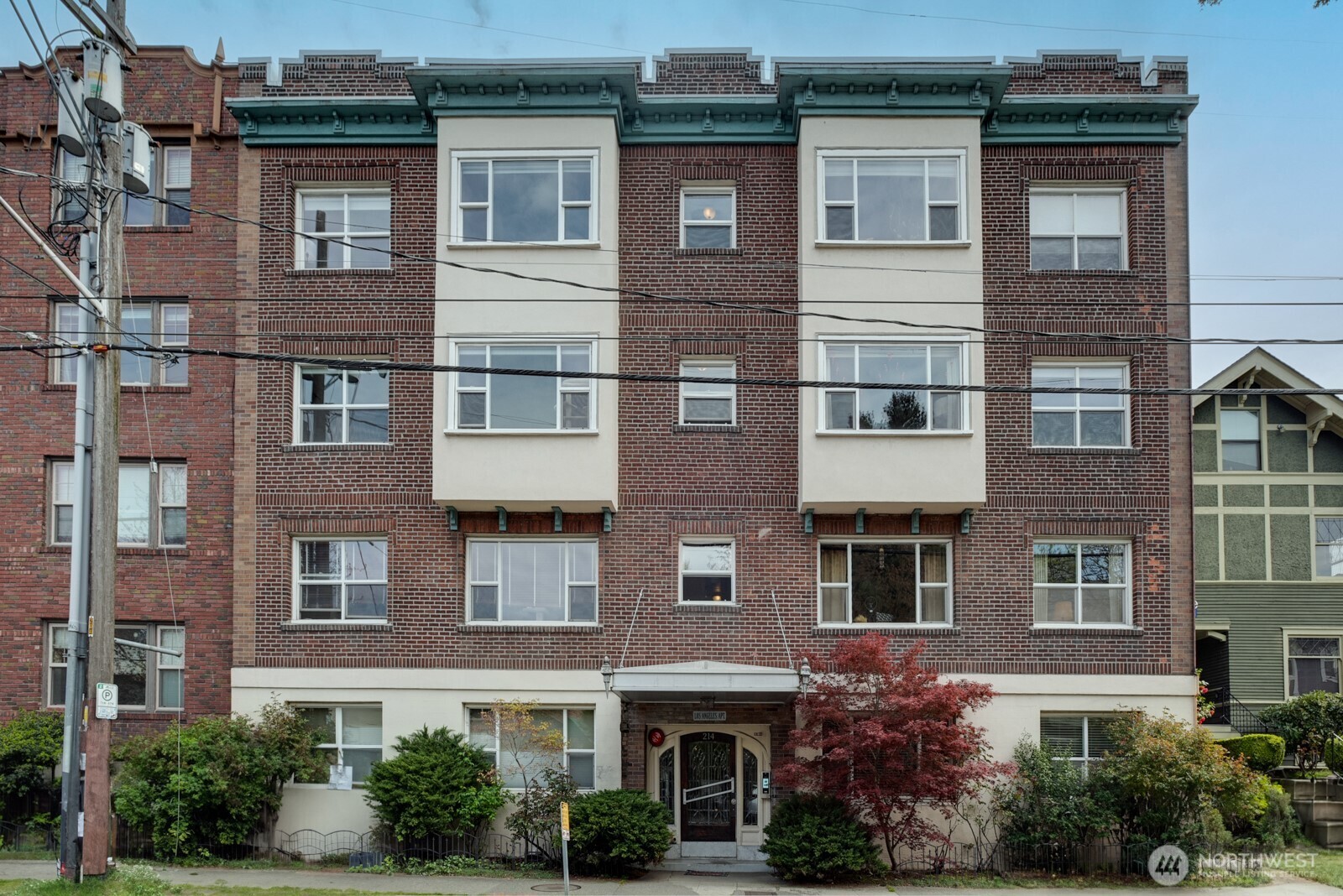 214 Summit Avenue E #402, Seattle, WA 98102, photo 2 of 34