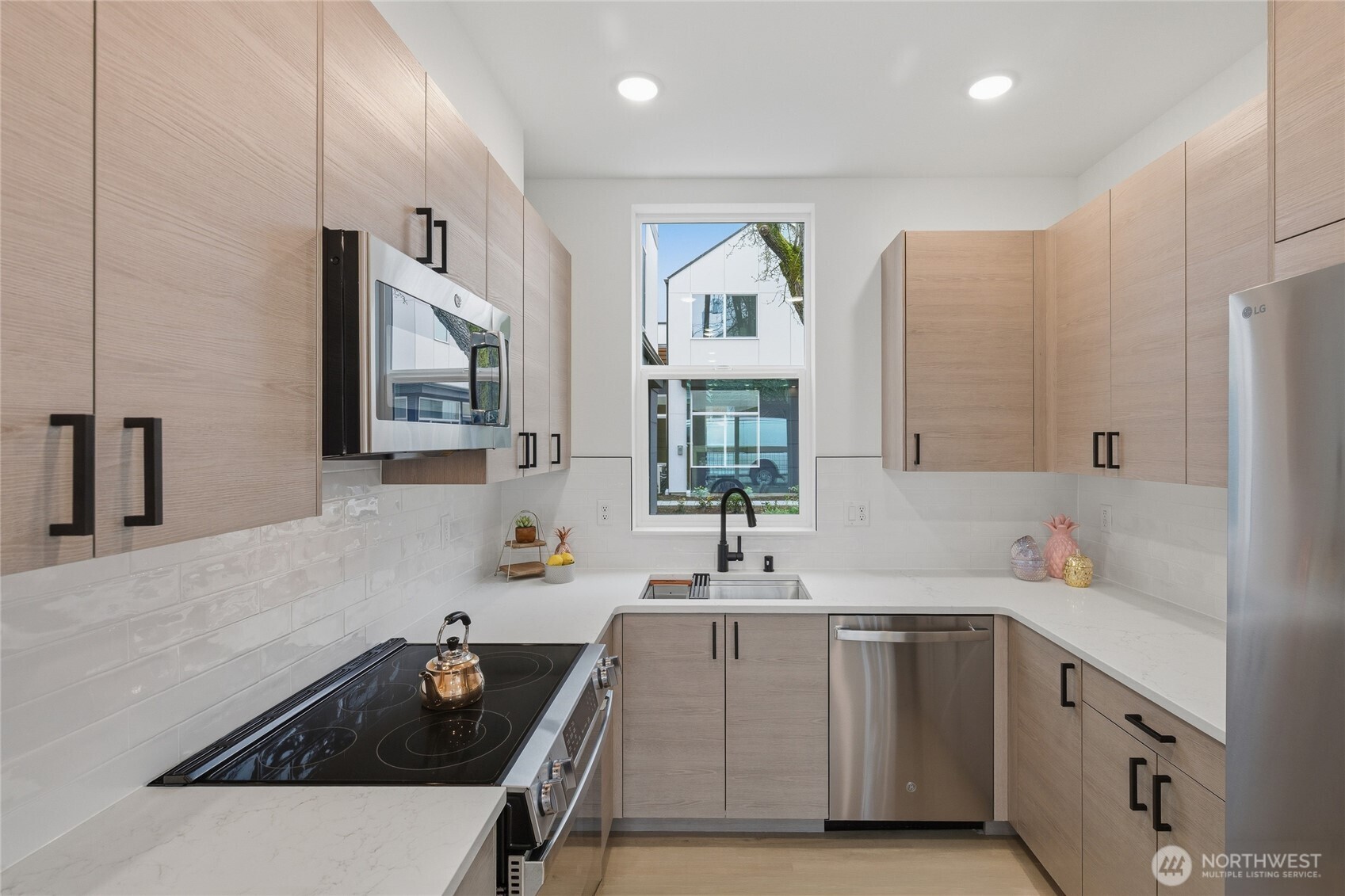 809 S Sullivan Street #B, Seattle, WA 98108, photo 2 of 20