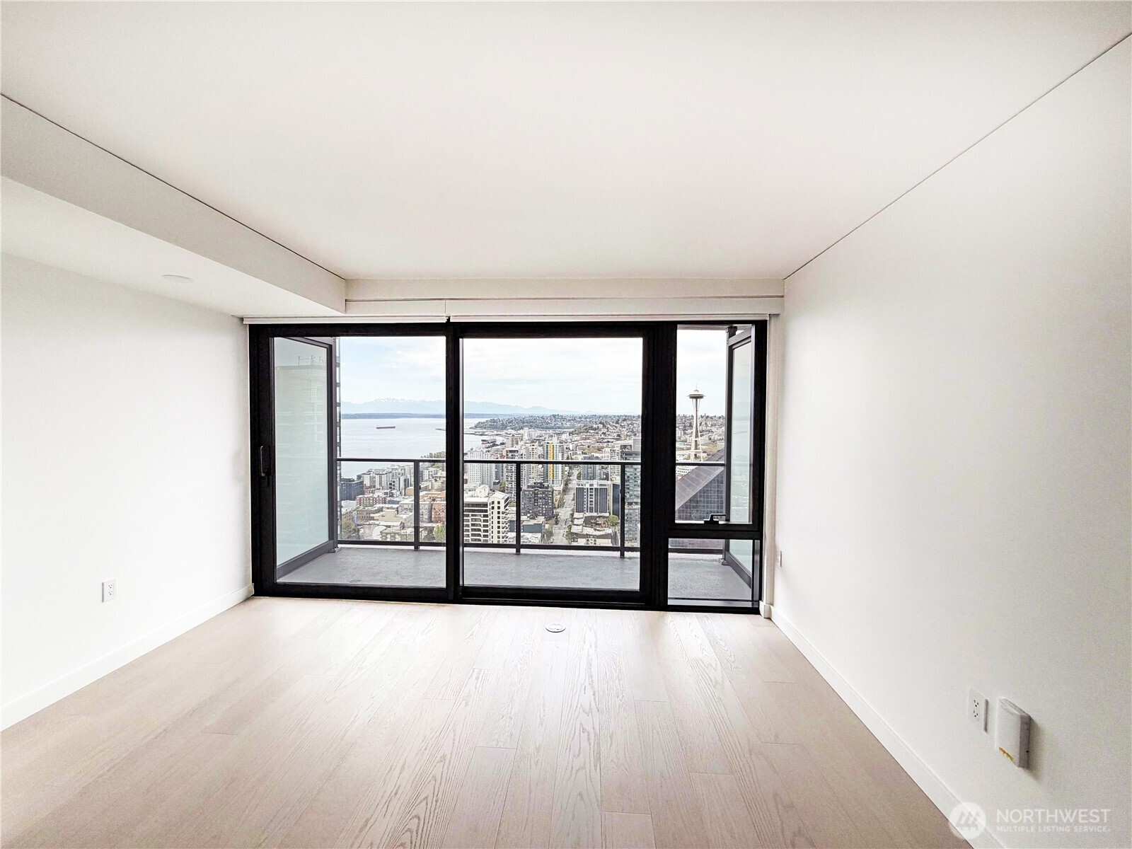 300 Virginia Street #3812, Seattle, WA 98121, photo 4 of 25