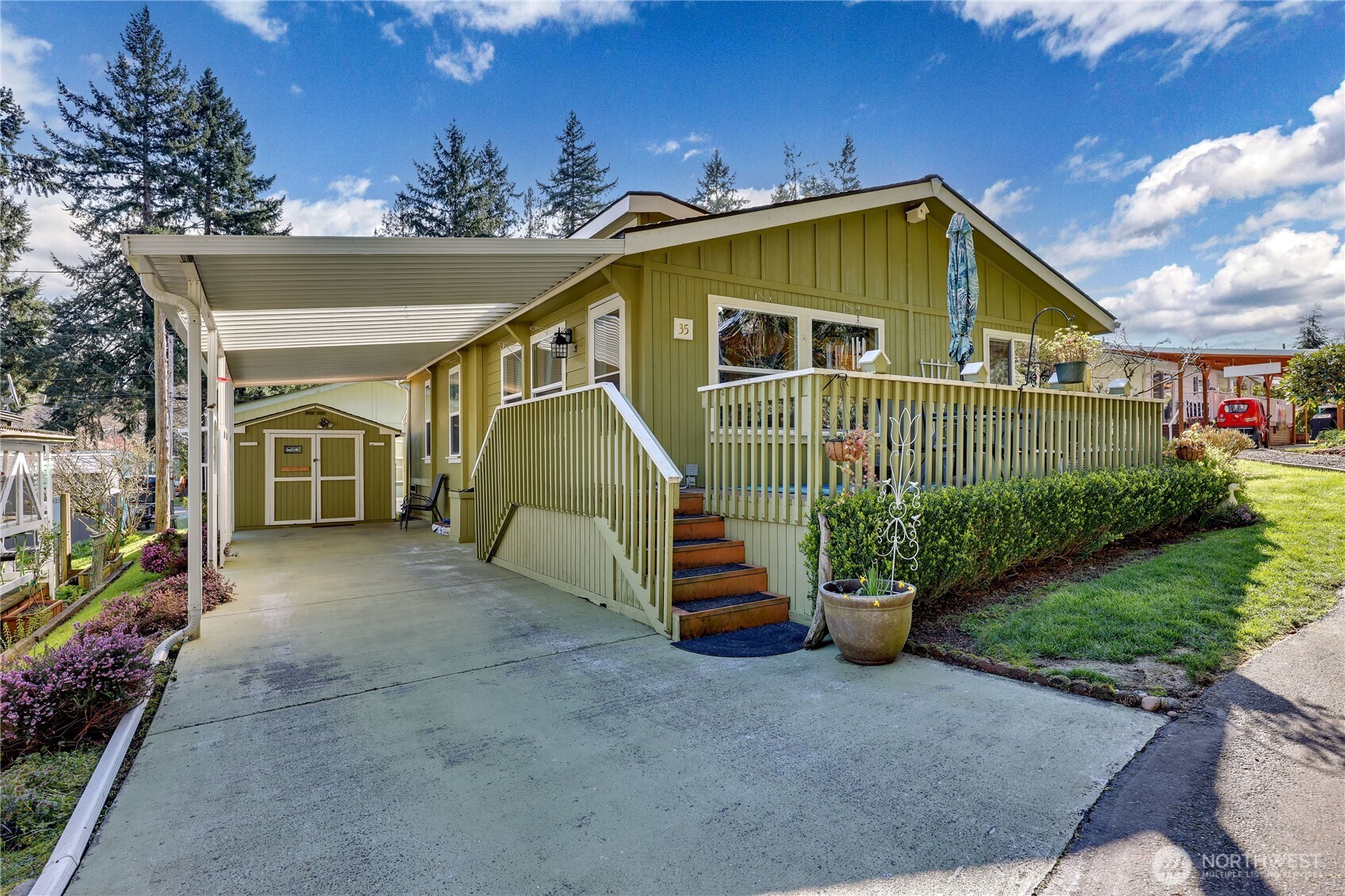 600 NE Lincoln Rd #35