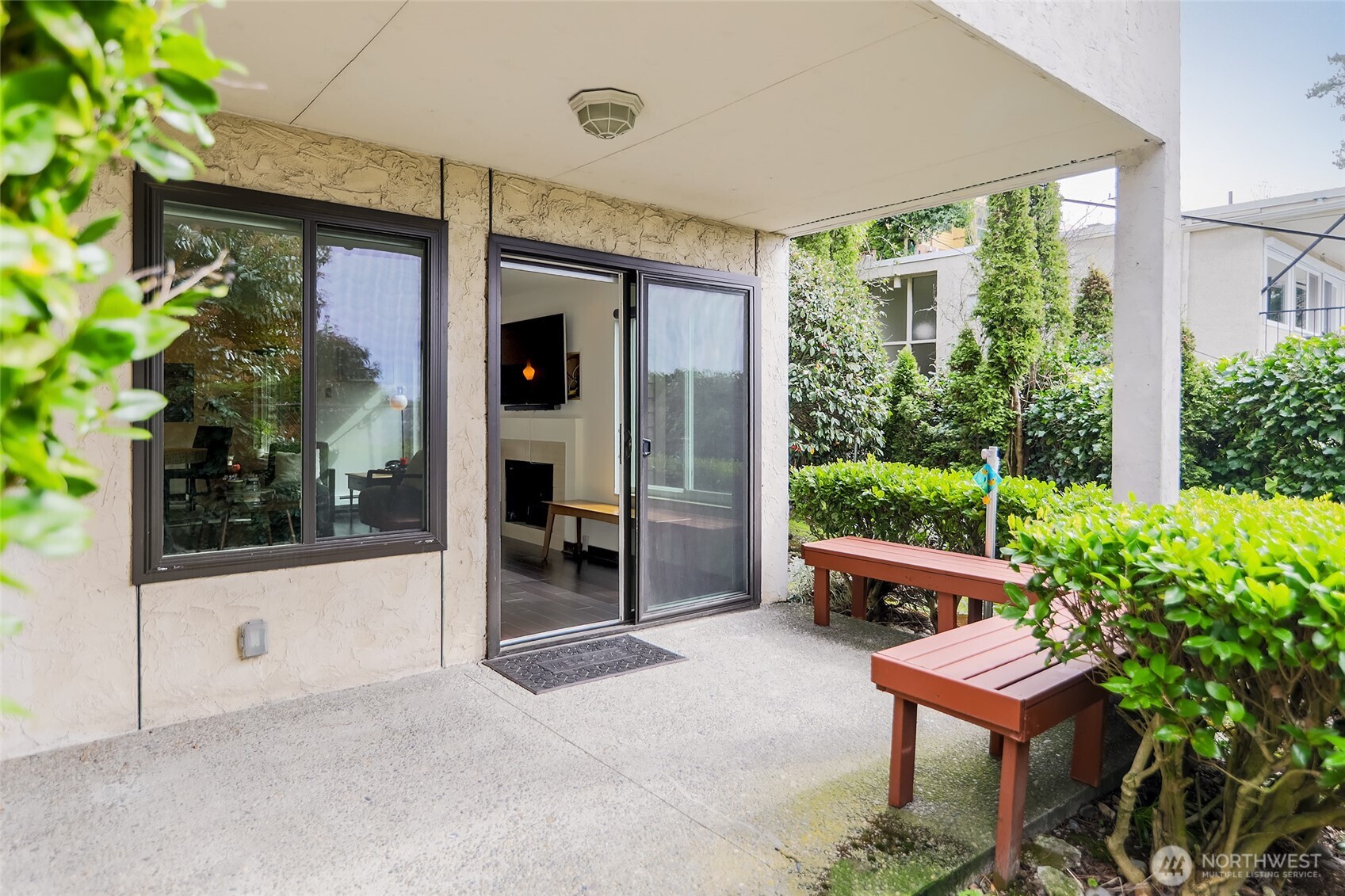 135 N 46th Street #101, Seattle, WA 98103-6359, photo 2 of 30