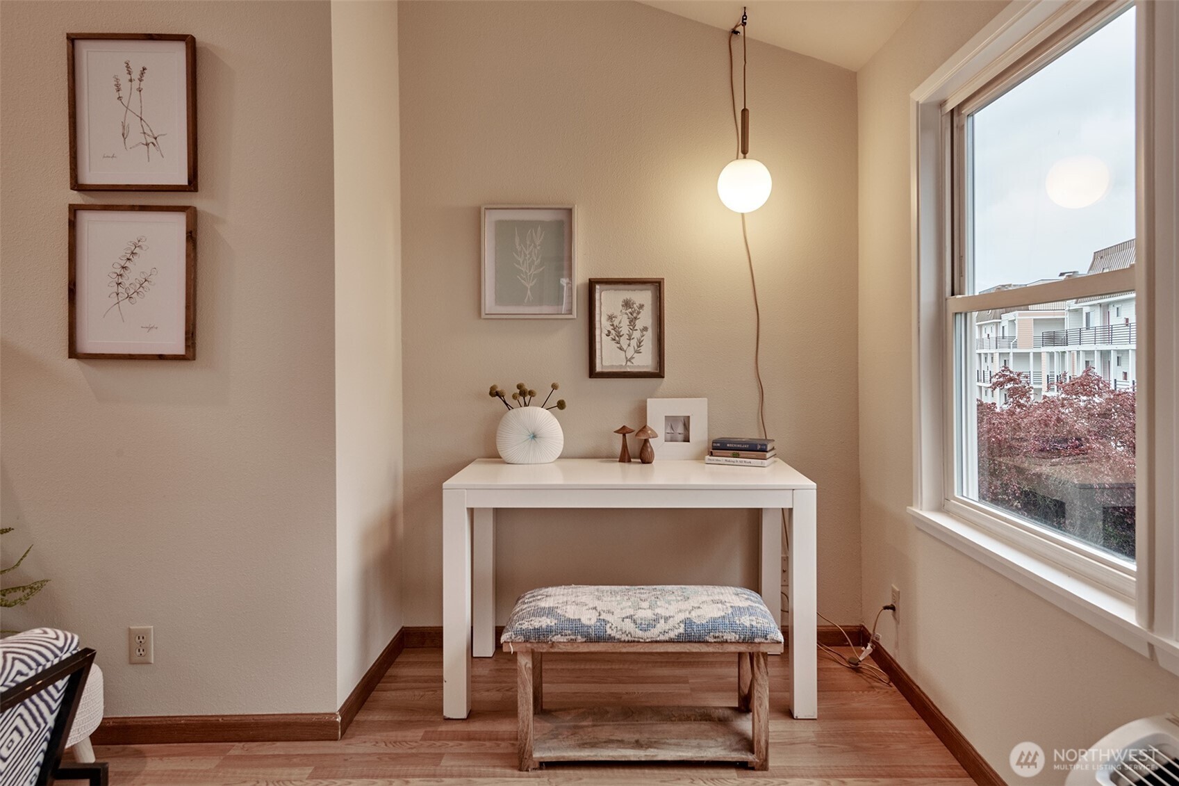909 N 35TH Street #402, Seattle, WA 98103-8863, photo 5 of 25
