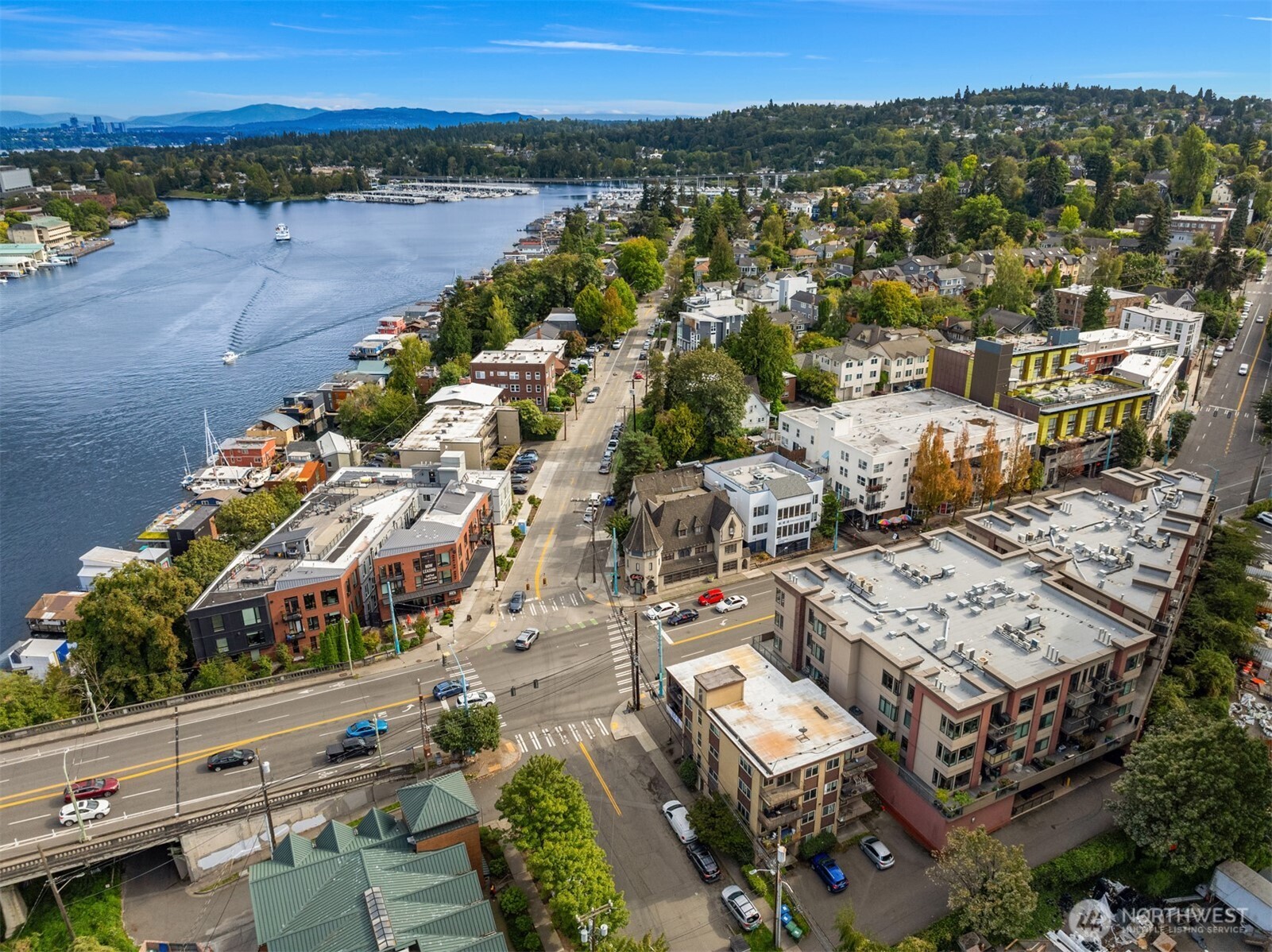 3217 Eastlake Avenue E #302, Seattle, WA 98102, photo 3 of 32