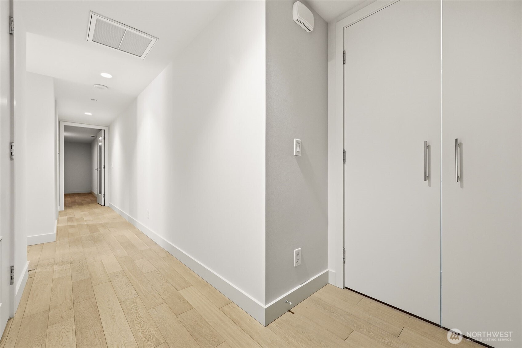 583 Battery Street #715N, Seattle, WA 98121, photo 5 of 38