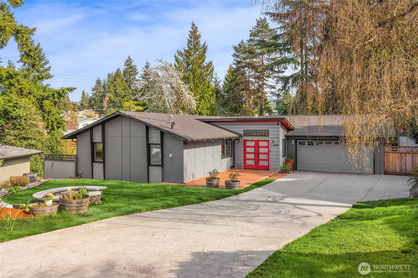 12211 SE 63rd Place, Bellevue, WA 98006, photo 2 of 5