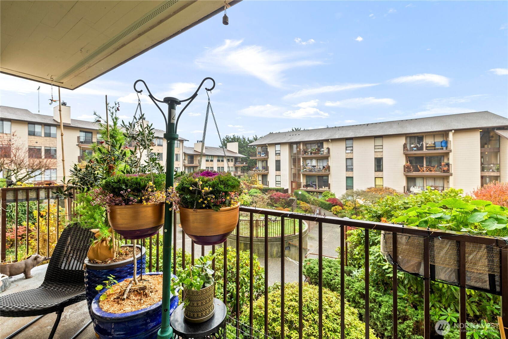 13229 Linden Avenue N #B306, Seattle, WA 98133, photo 2 of 33