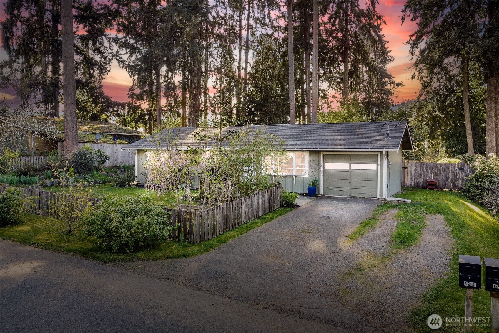 1235 Neil Street NE
