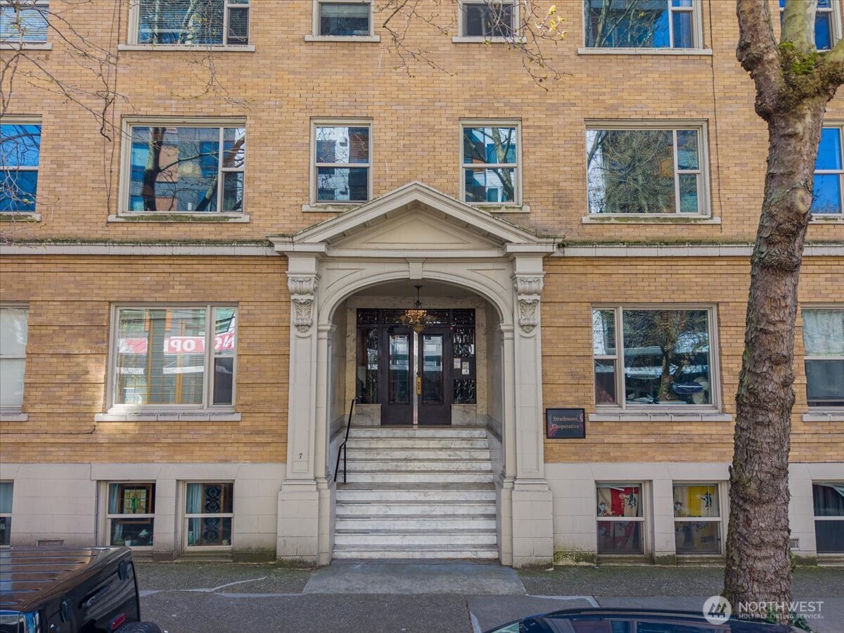 7 Harrison Street #20, Seattle, WA 98109, photo 2 of 27