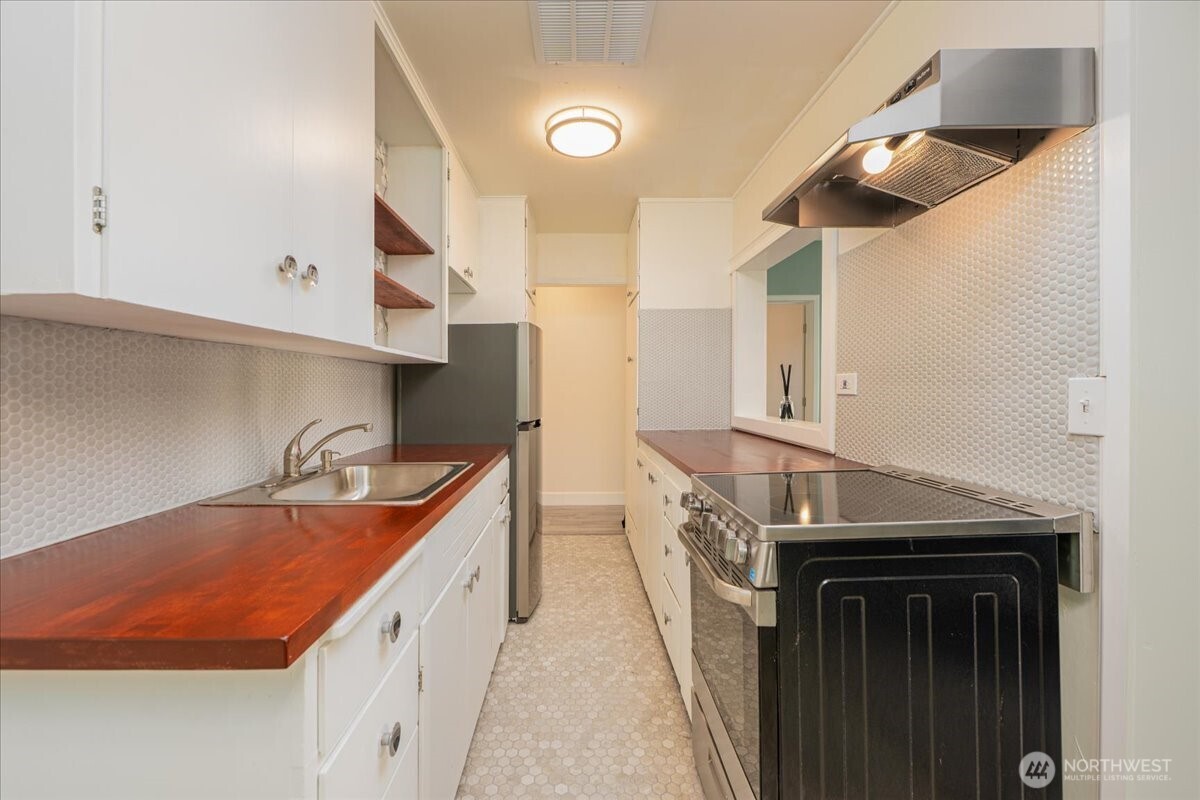 7 Harrison Street #20, Seattle, WA 98109, photo 4 of 27