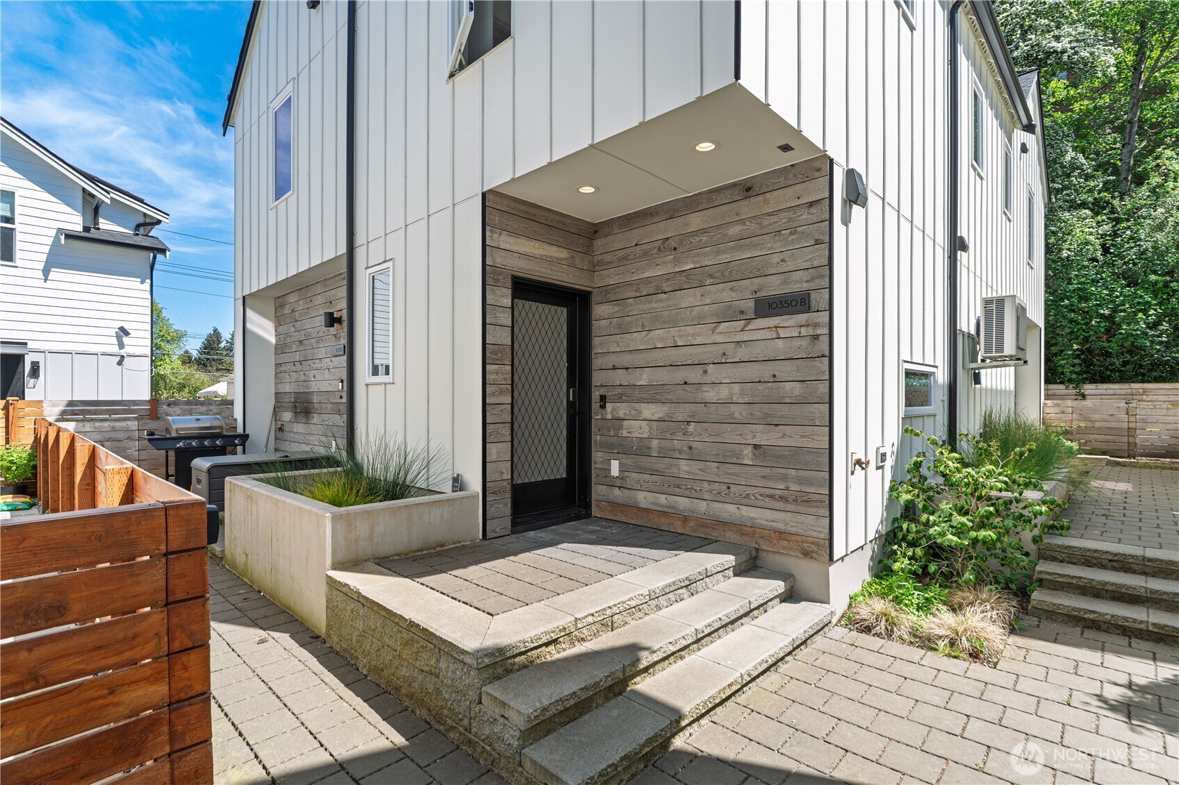 10350 Wallingford Avenue N #B, Seattle, WA 98133-9440, photo 2 of 2