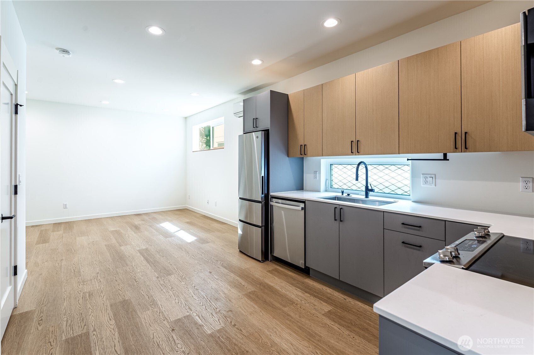 10350 Wallingford Avenue N #B, Seattle, WA 98133-9440, photo 4 of 20