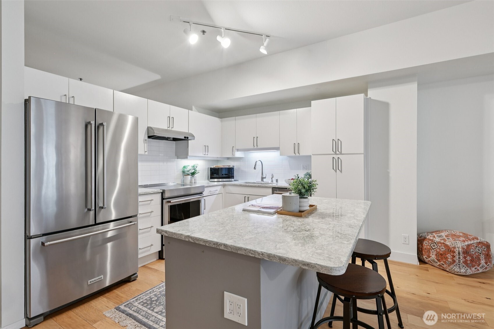 526 1st Avenue S #405, Seattle, WA 98104, photo 2 of 40