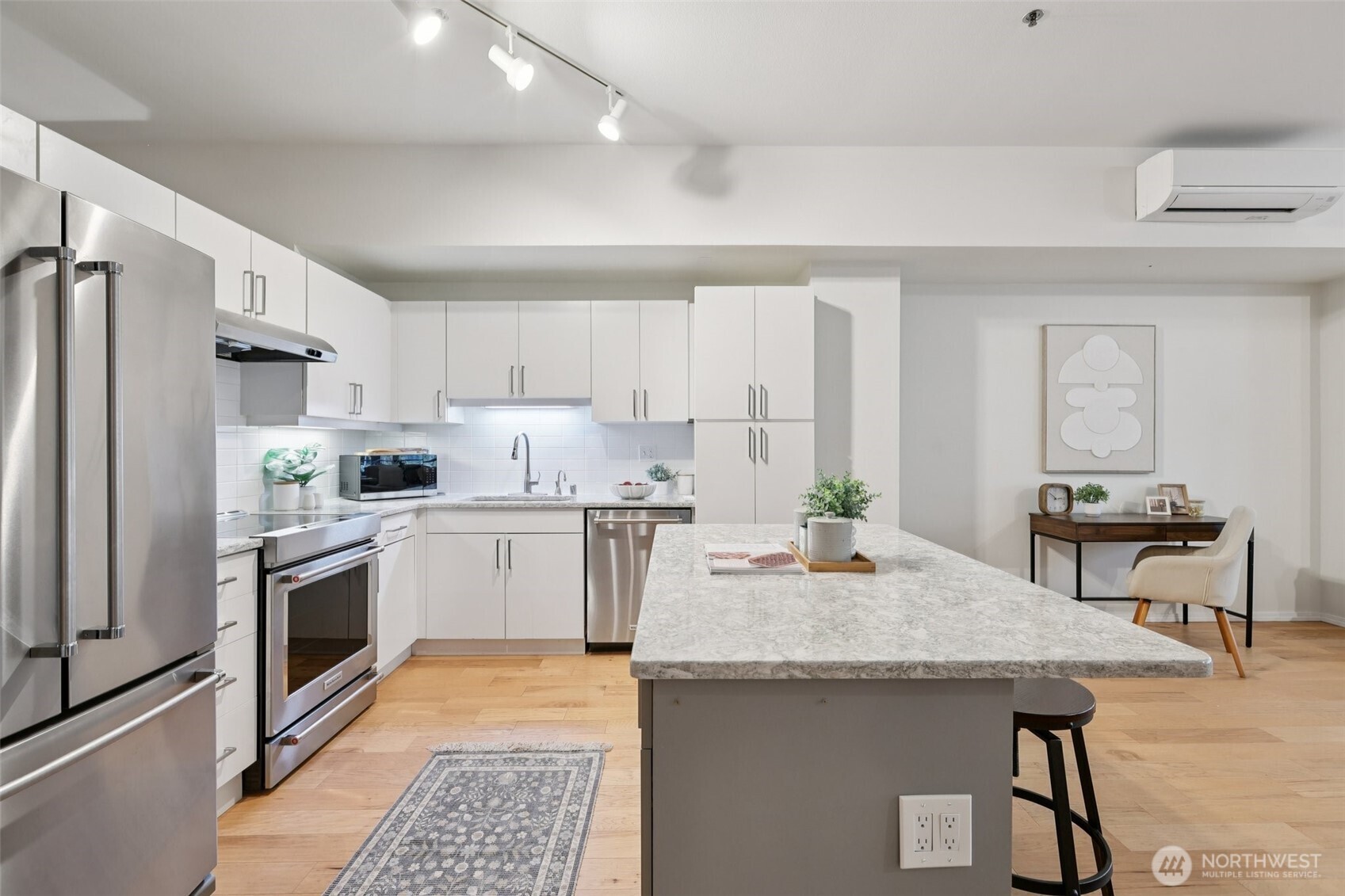 526 1st Avenue S #405, Seattle, WA 98104, photo 3 of 40