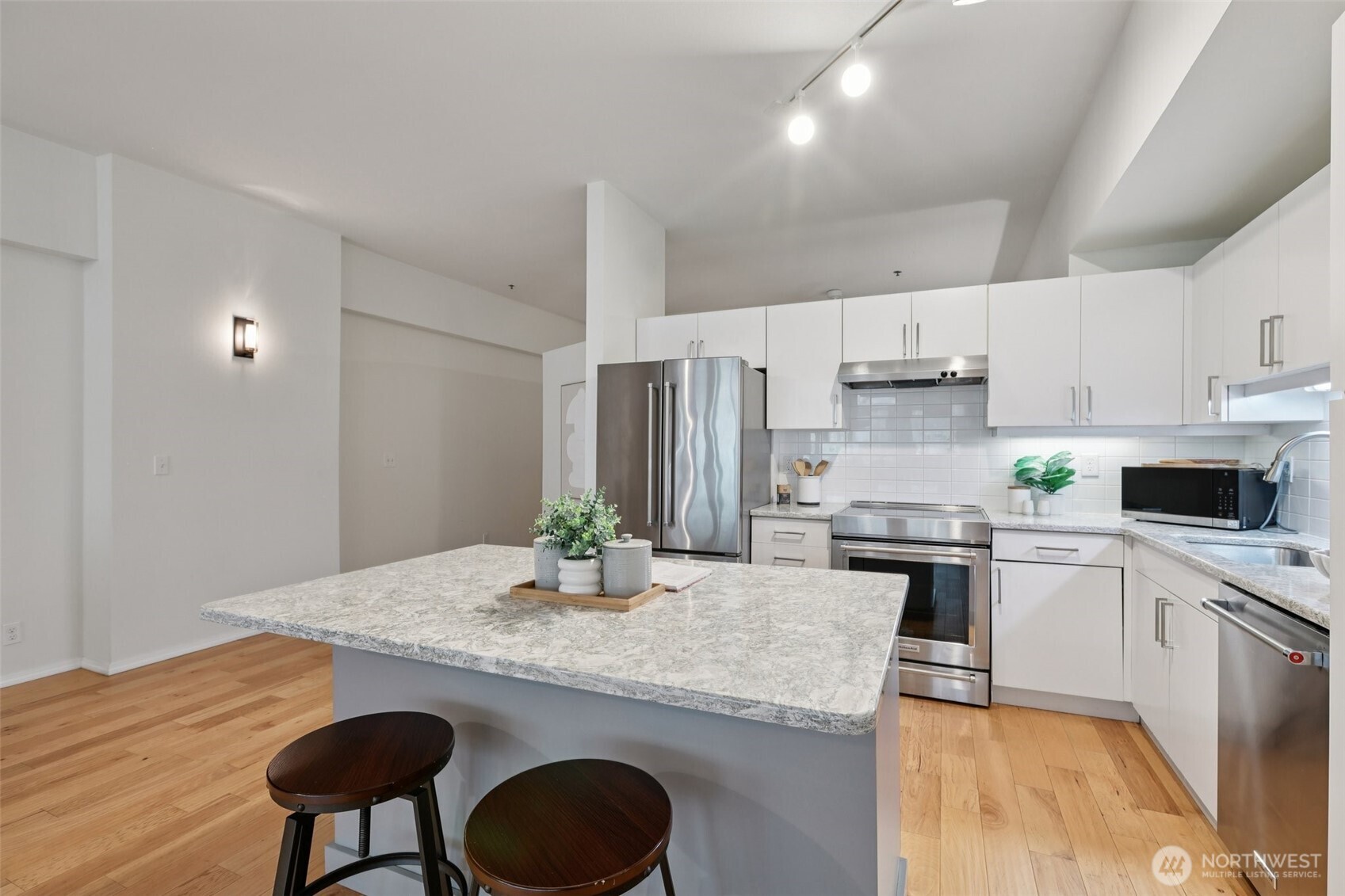 526 1st Avenue S #405, Seattle, WA 98104, photo 5 of 40