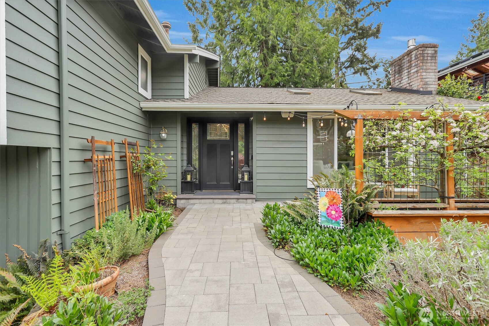 2212 186th Avenue NE, Redmond, WA 98052, photo 2 of 2