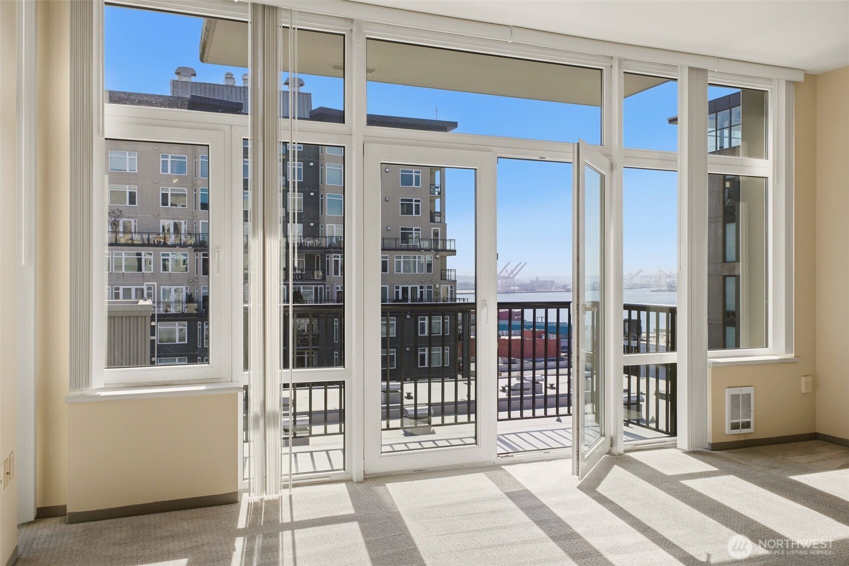 2717 Western Avenue #8020, Seattle, WA 98121, photo 2 of 27