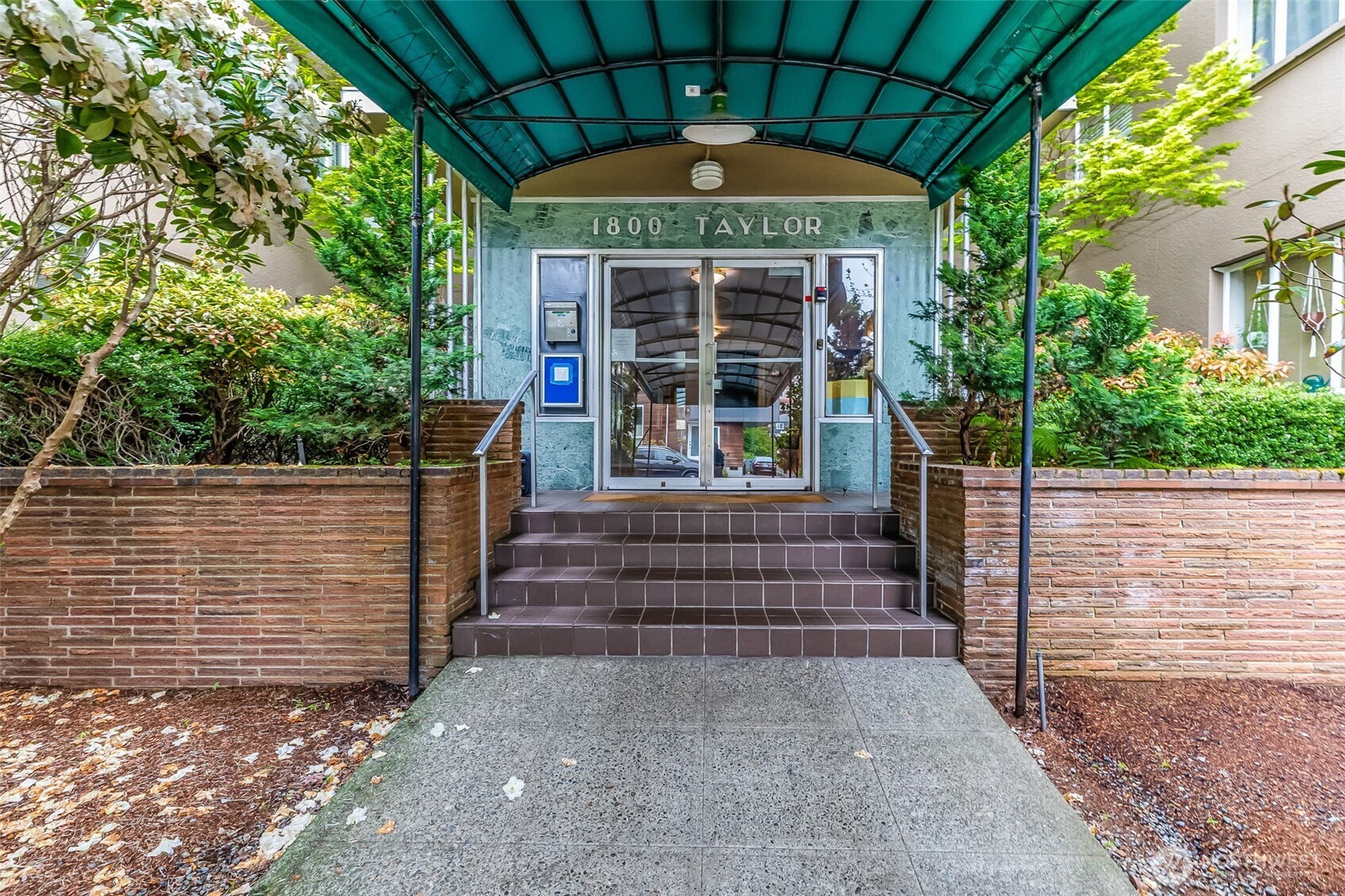 1800 Taylor Avenue N #305, Seattle, WA 98109, photo 4 of 20