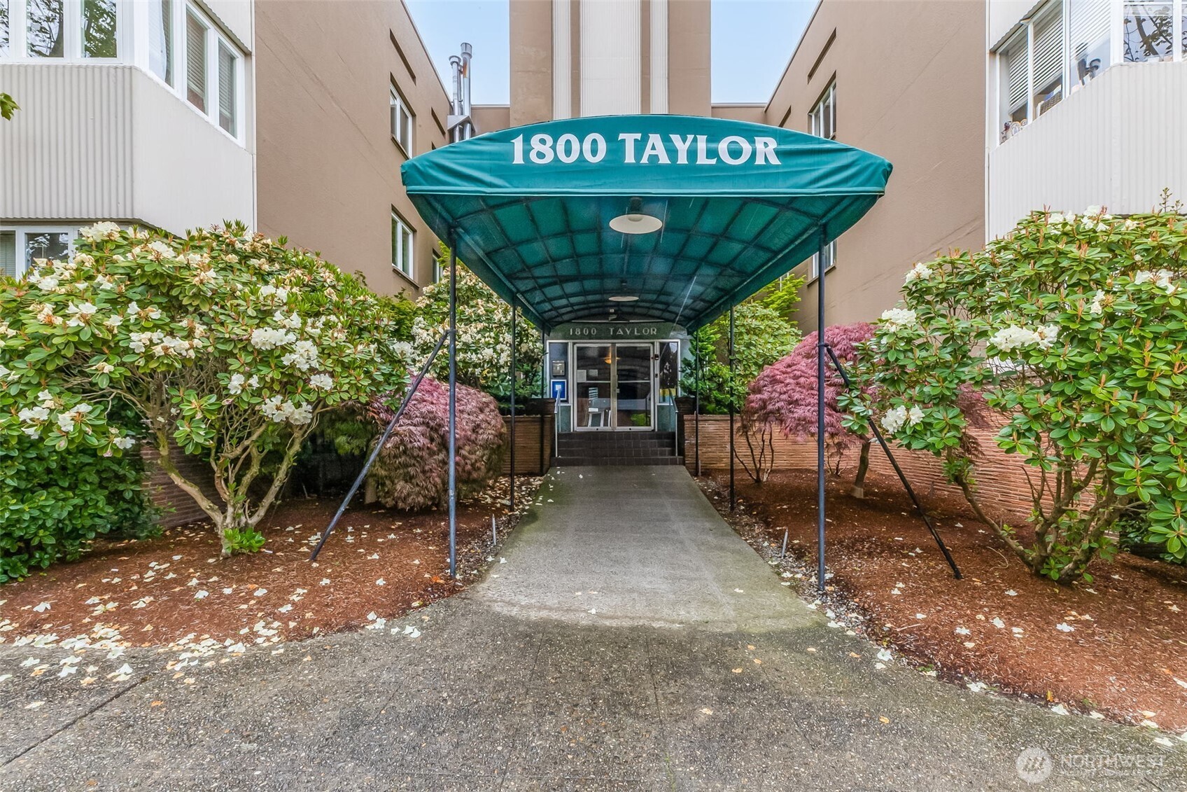 1800 Taylor Avenue N #305, Seattle, WA 98109, photo 3 of 20