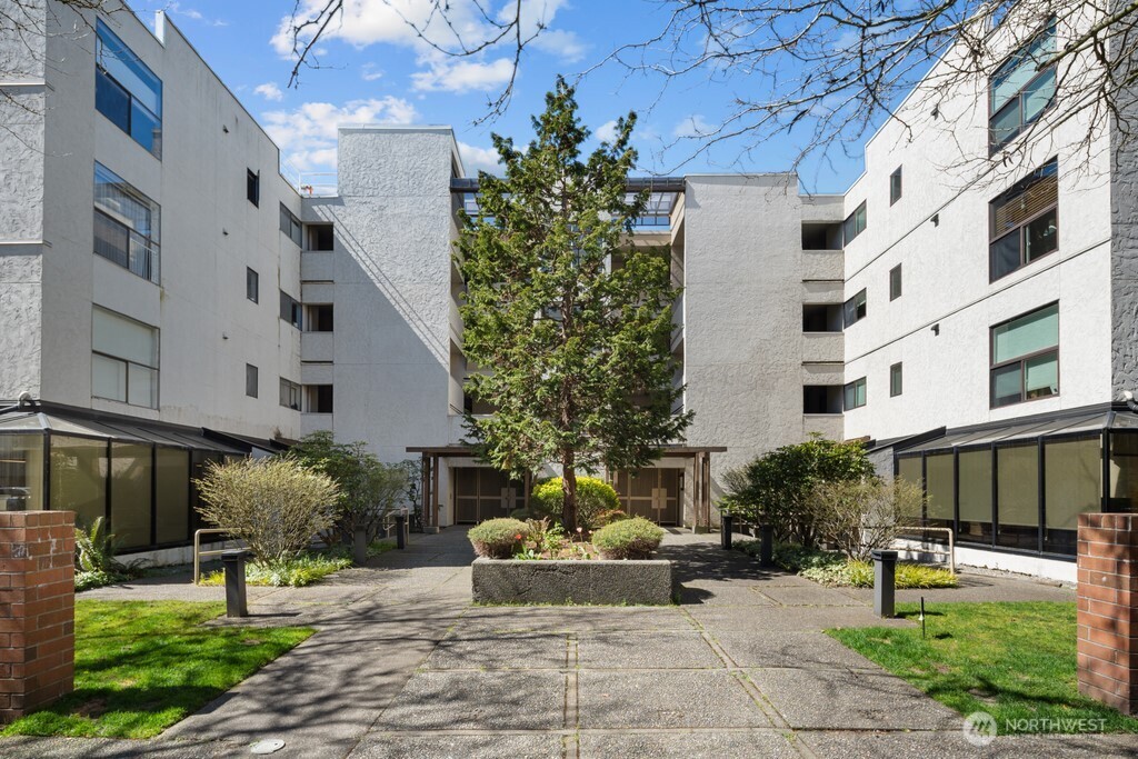 5025 California Avenue SW #402, Seattle, WA 98136, photo 2 of 28