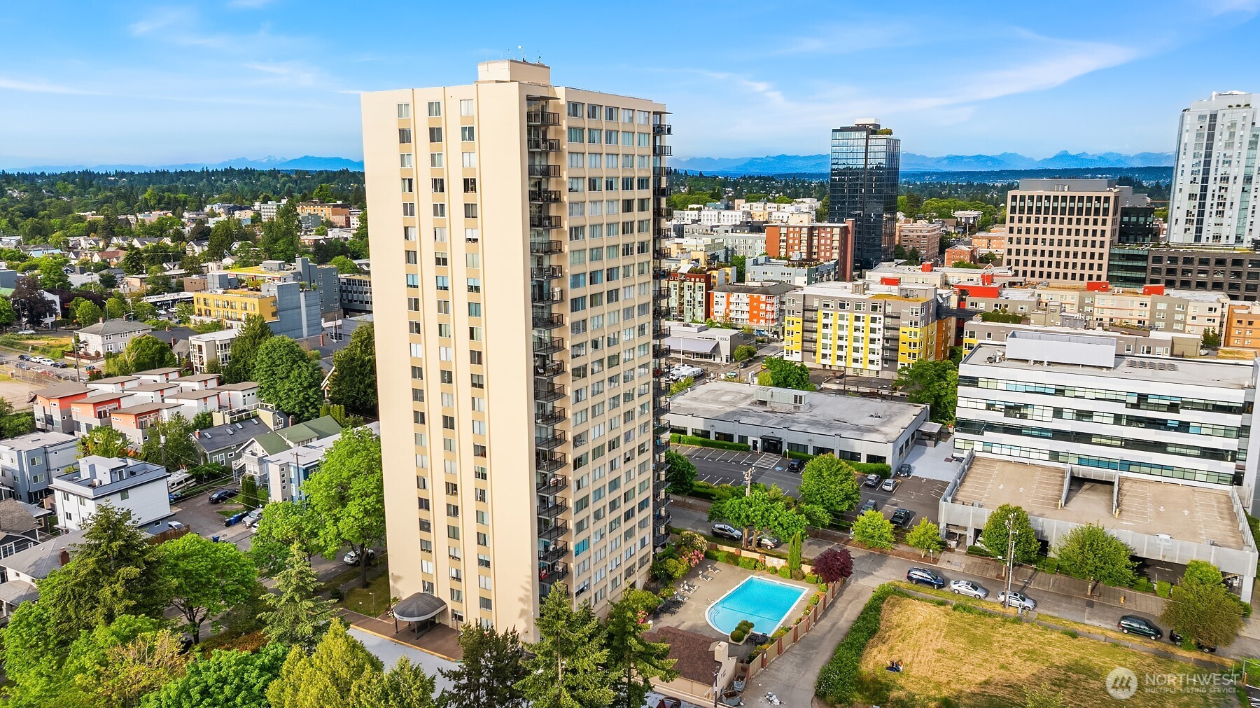 4540 8th Avenue NE #405, Seattle, WA 98105, photo 2 of 33