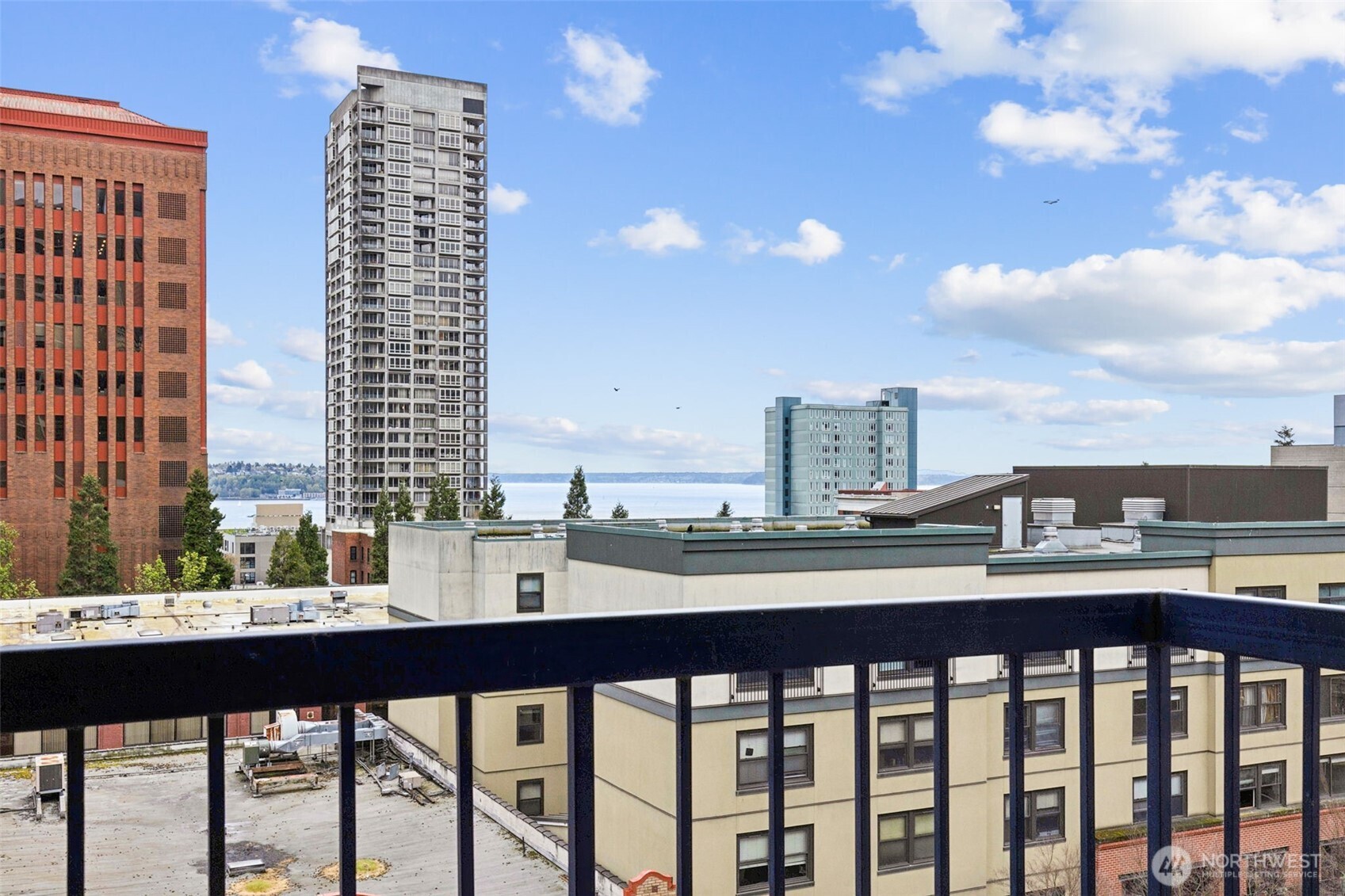 2100 3rd Avenue #802, Seattle, WA 98121, photo 2 of 35