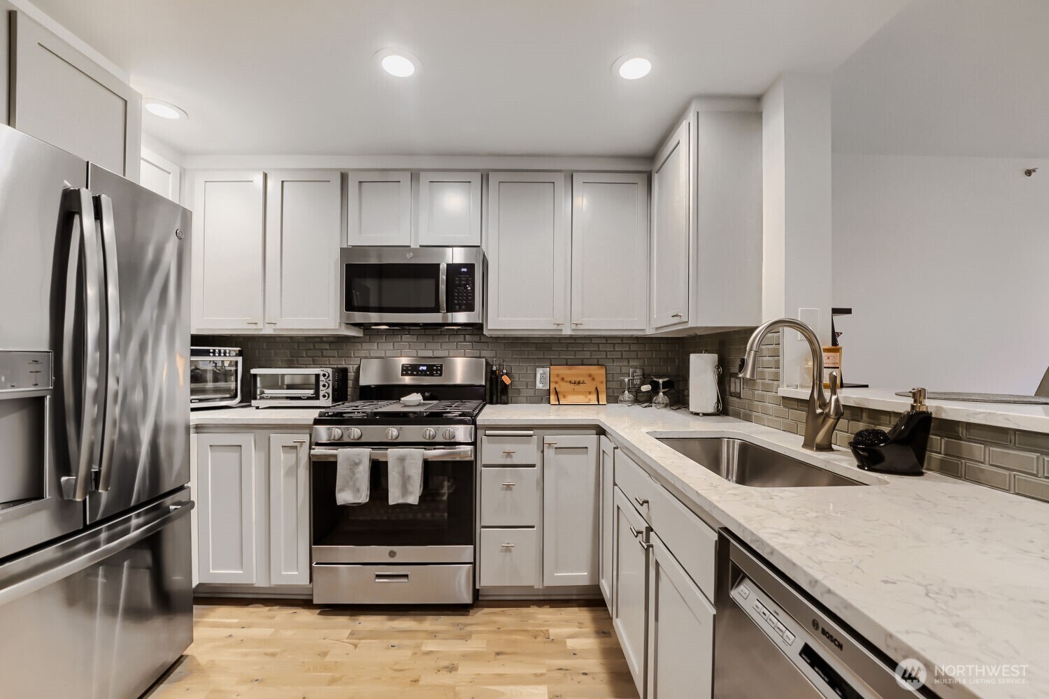 2607 Western Avenue #355