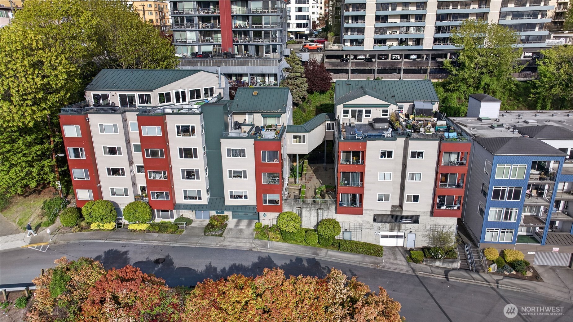 524 6th Avenue W #110, Seattle, WA 98119-5900, photo 2 of 39