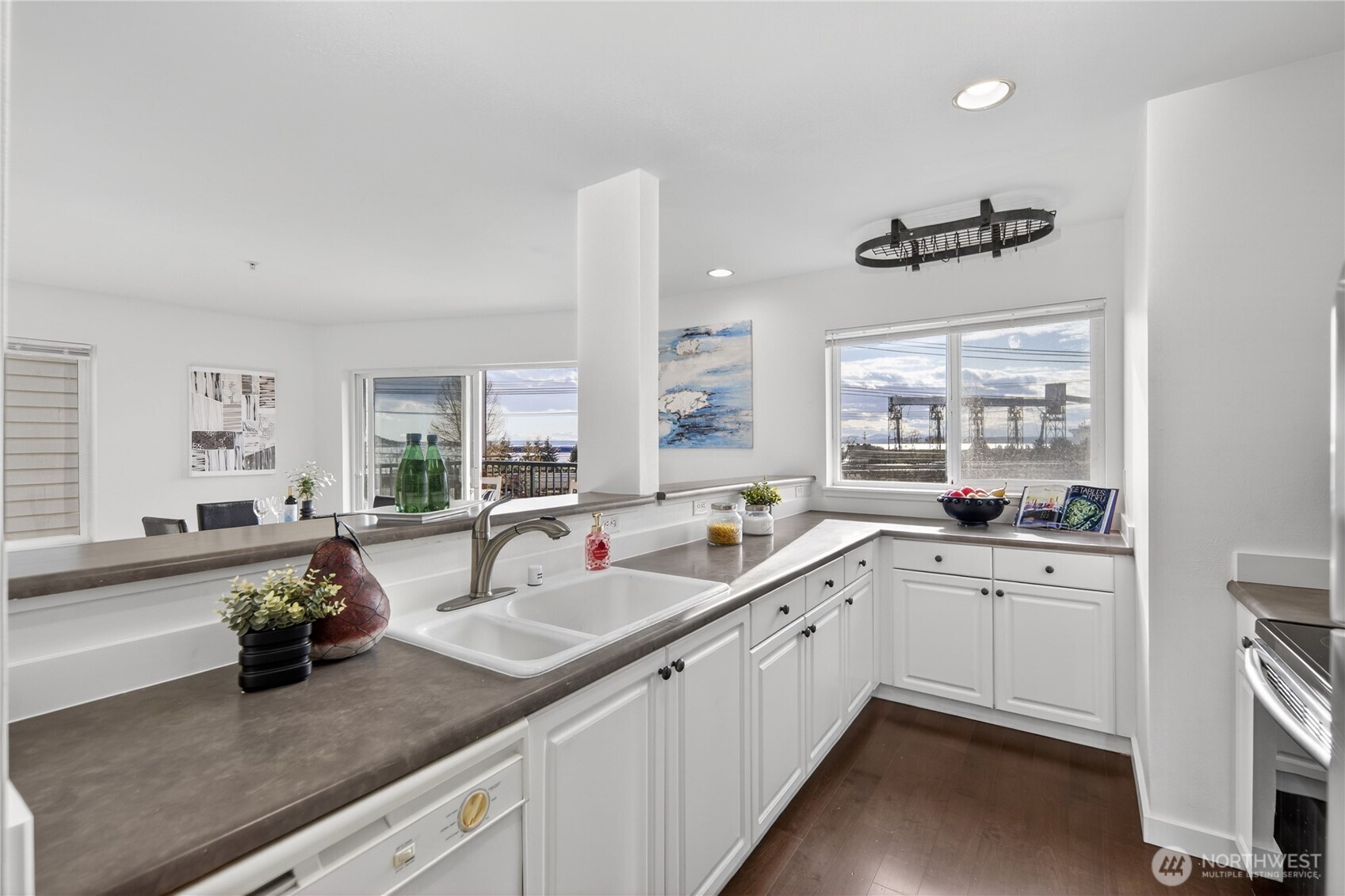 524 6th Avenue W #110, Seattle, WA 98119-5900, photo 5 of 38