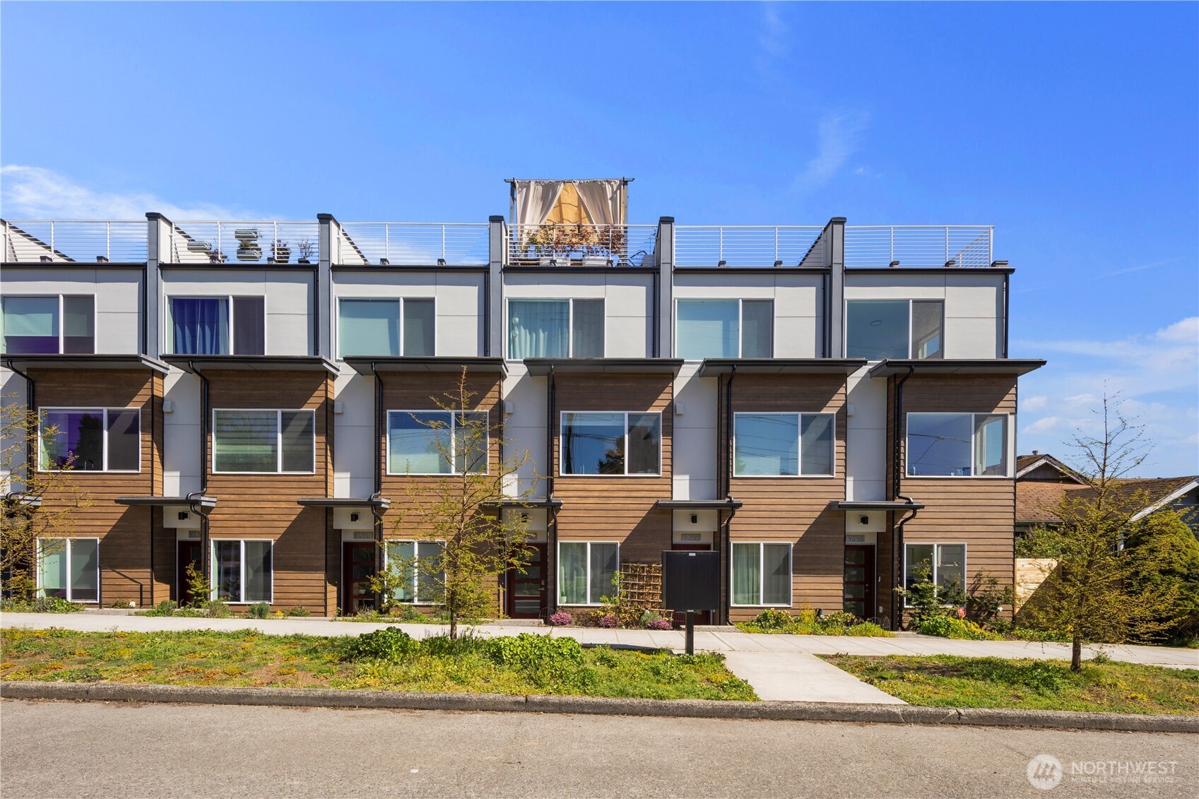 9624 Linden Avenue N, Seattle, WA 98103, photo 2 of 34