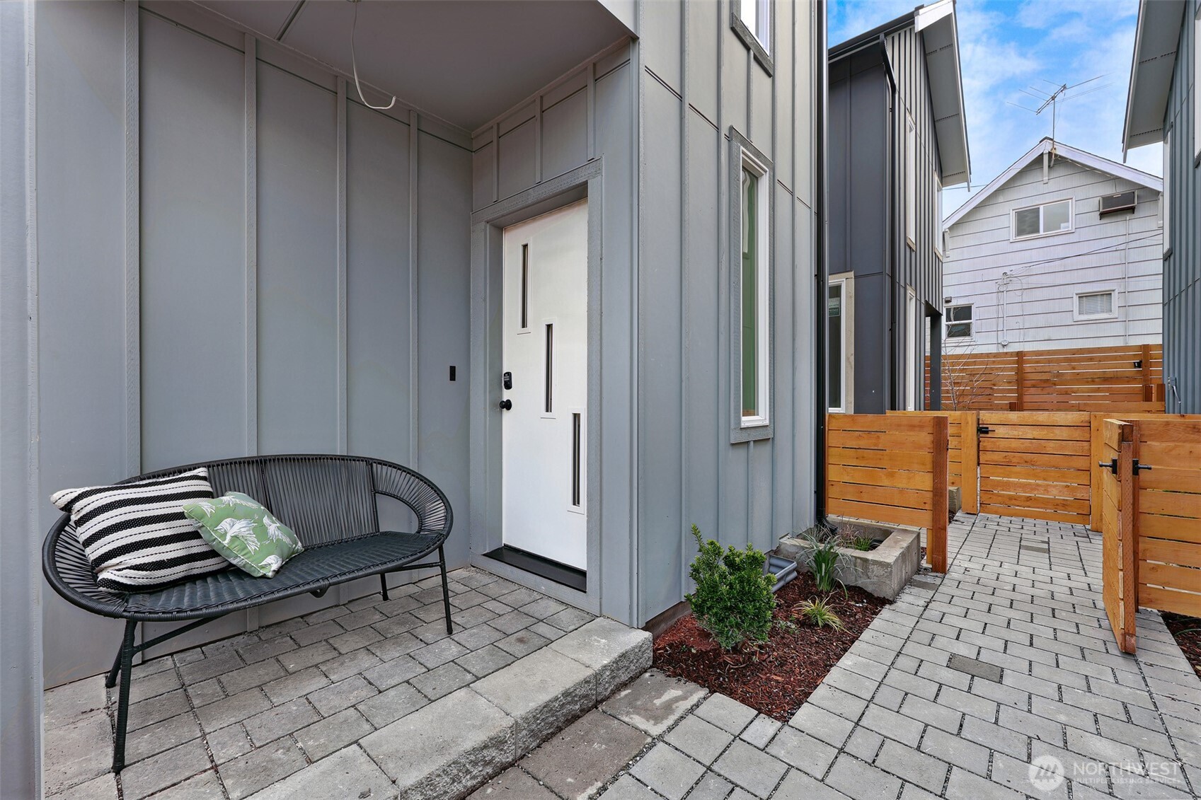 2006 B 19th Avenue S, Seattle, WA 98144, photo 3 of 32