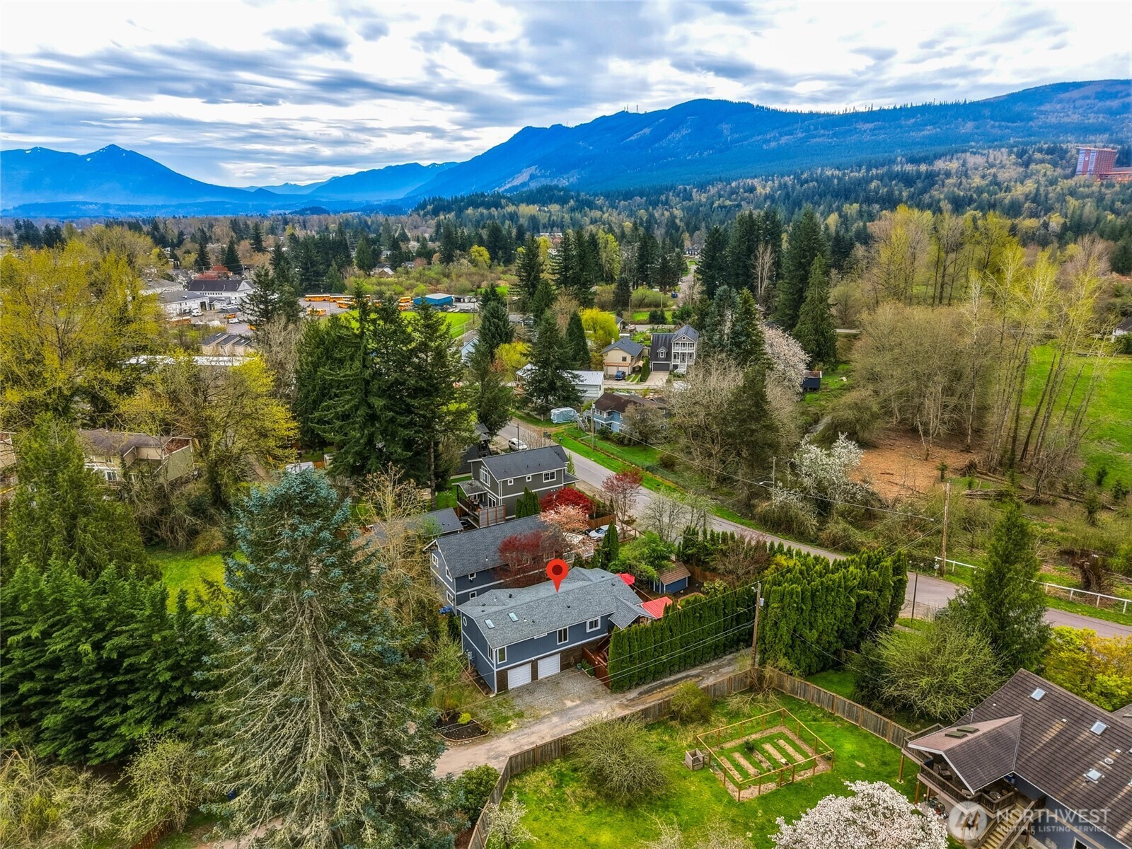 7731 Cedar Place SE, Snoqualmie, WA 98065, photo 2 of 2