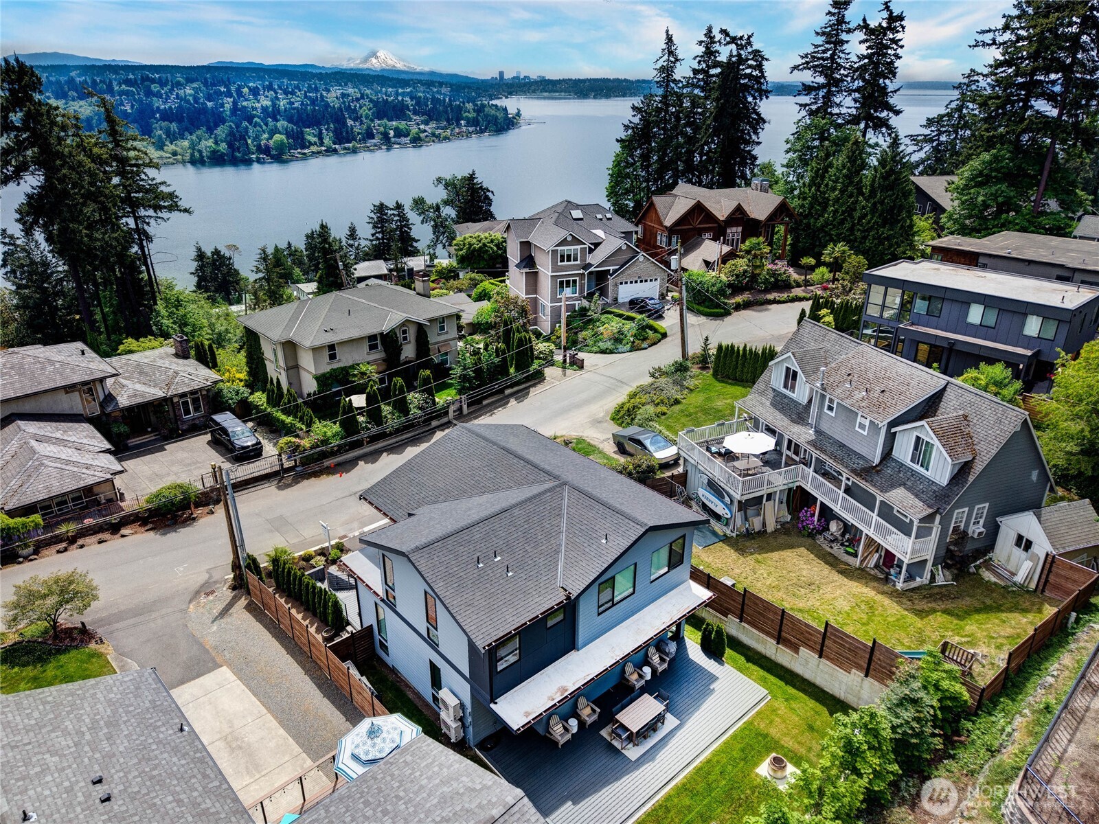 11855 89th Place NE, Kirkland, WA 98034, photo 2 of 3