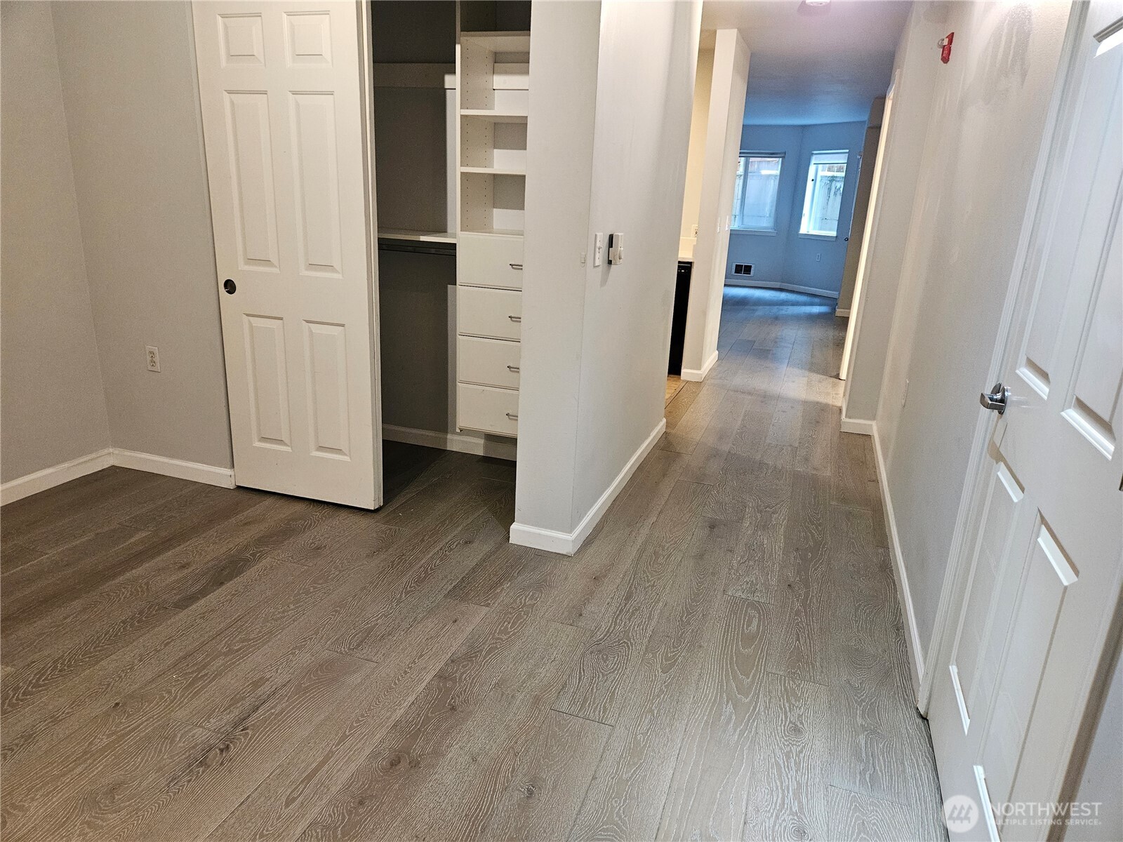 2530 15th Avenue W #303, Seattle, WA 98119-2050, photo 3 of 16