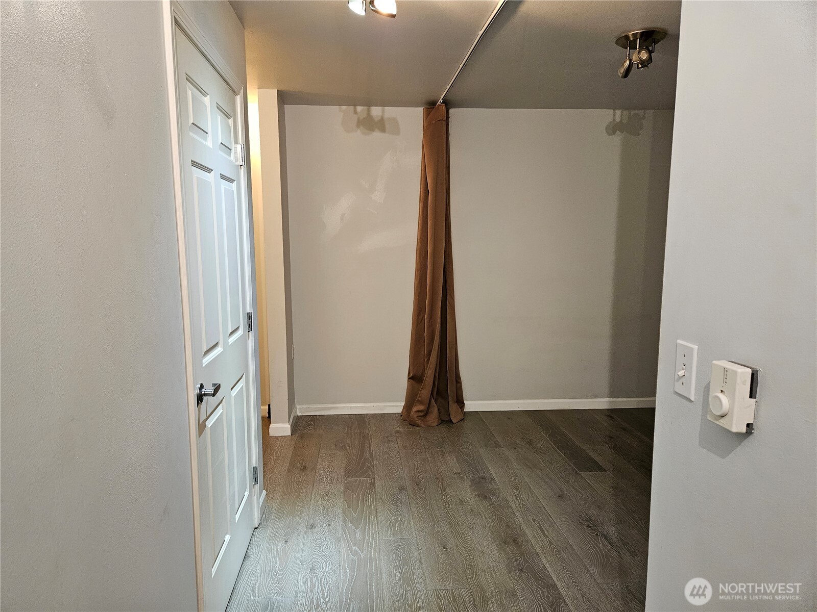 2530 15th Avenue W #303, Seattle, WA 98119-2050, photo 4 of 16