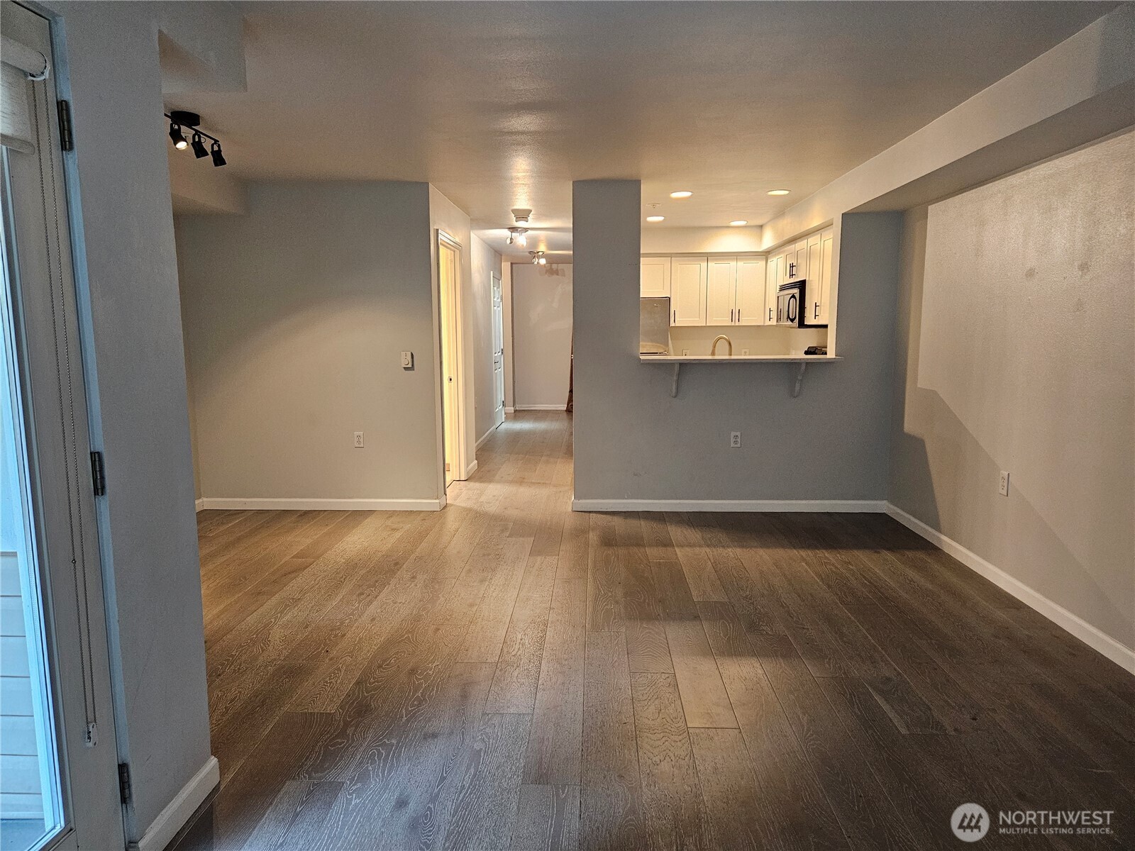 2530 15th Avenue W #303, Seattle, WA 98119-2050, photo 5 of 16
