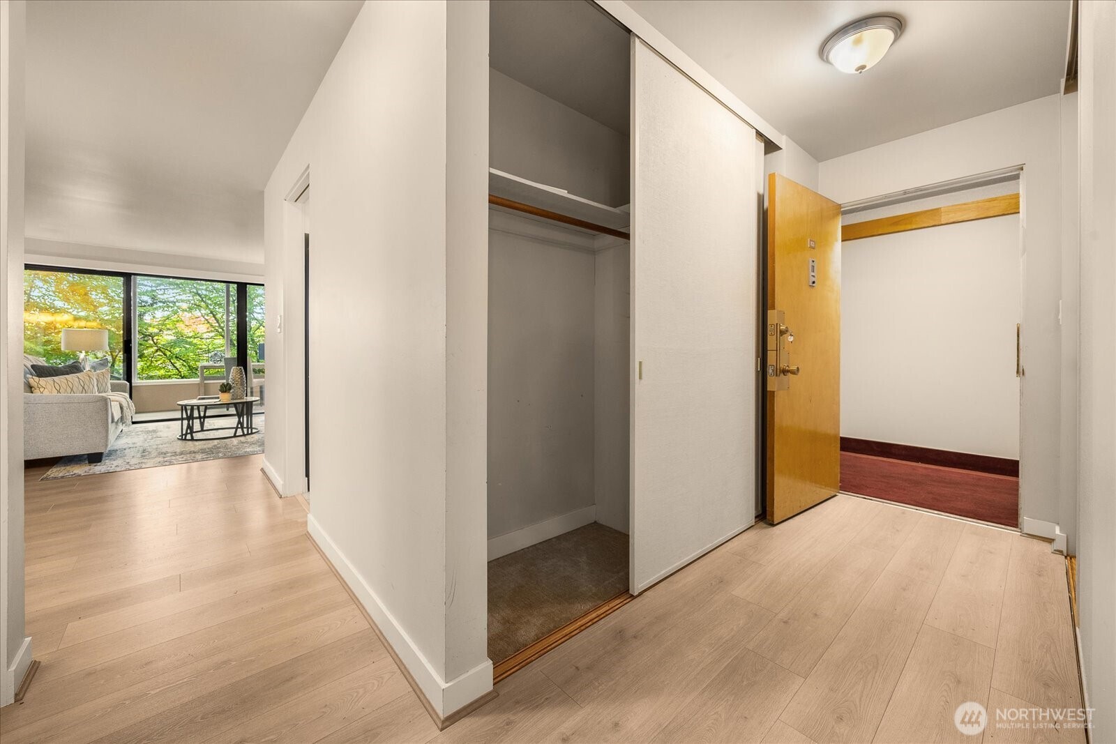 5101 NE 55th Street #103, Seattle, WA 98105, photo 4 of 33
