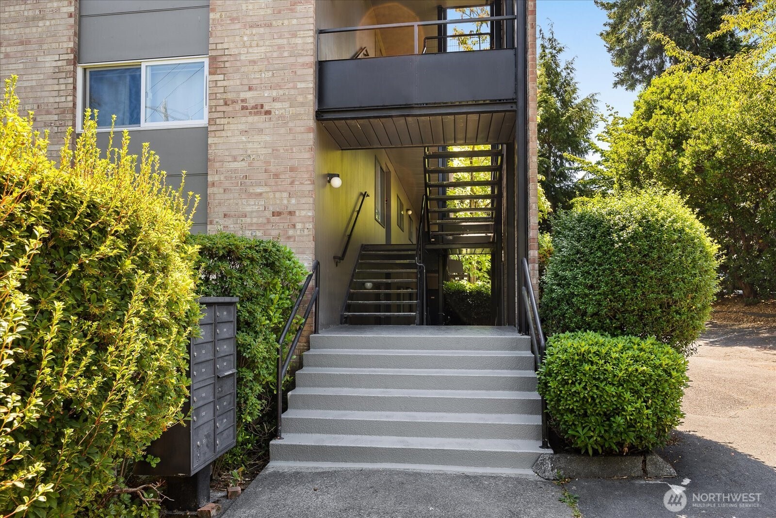 5101 NE 55th Street #103, Seattle, WA 98105, photo 3 of 33