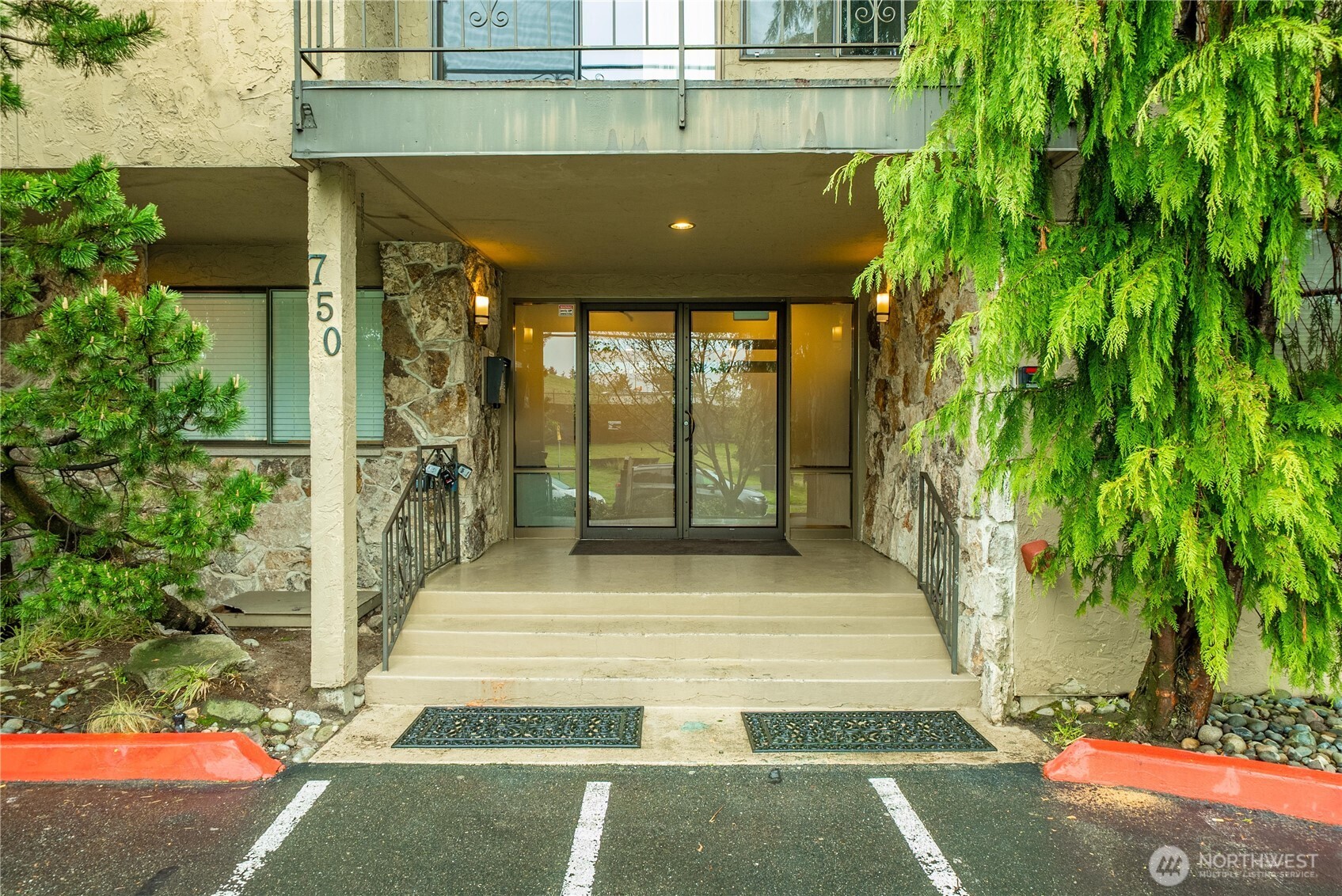 750 N 143rd Street #212, Seattle, WA 98133, photo 3 of 24