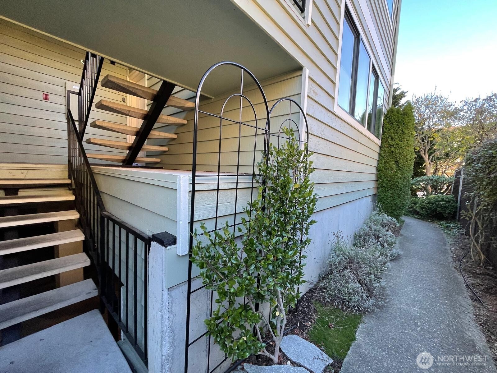 731 N 94th Street #8, Seattle, WA 98103, photo 3 of 40